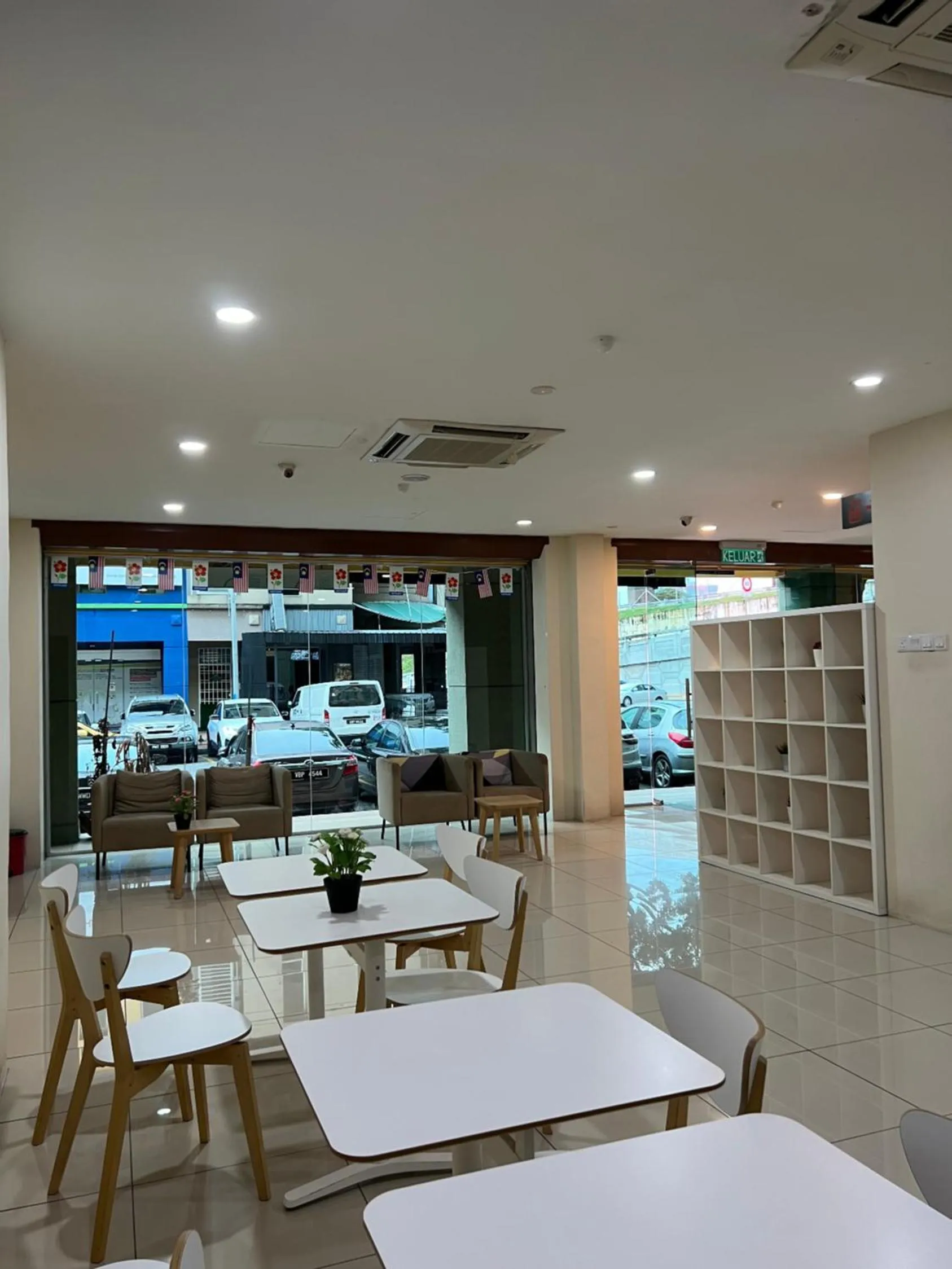 Restaurant/places to eat in Hotel Miju