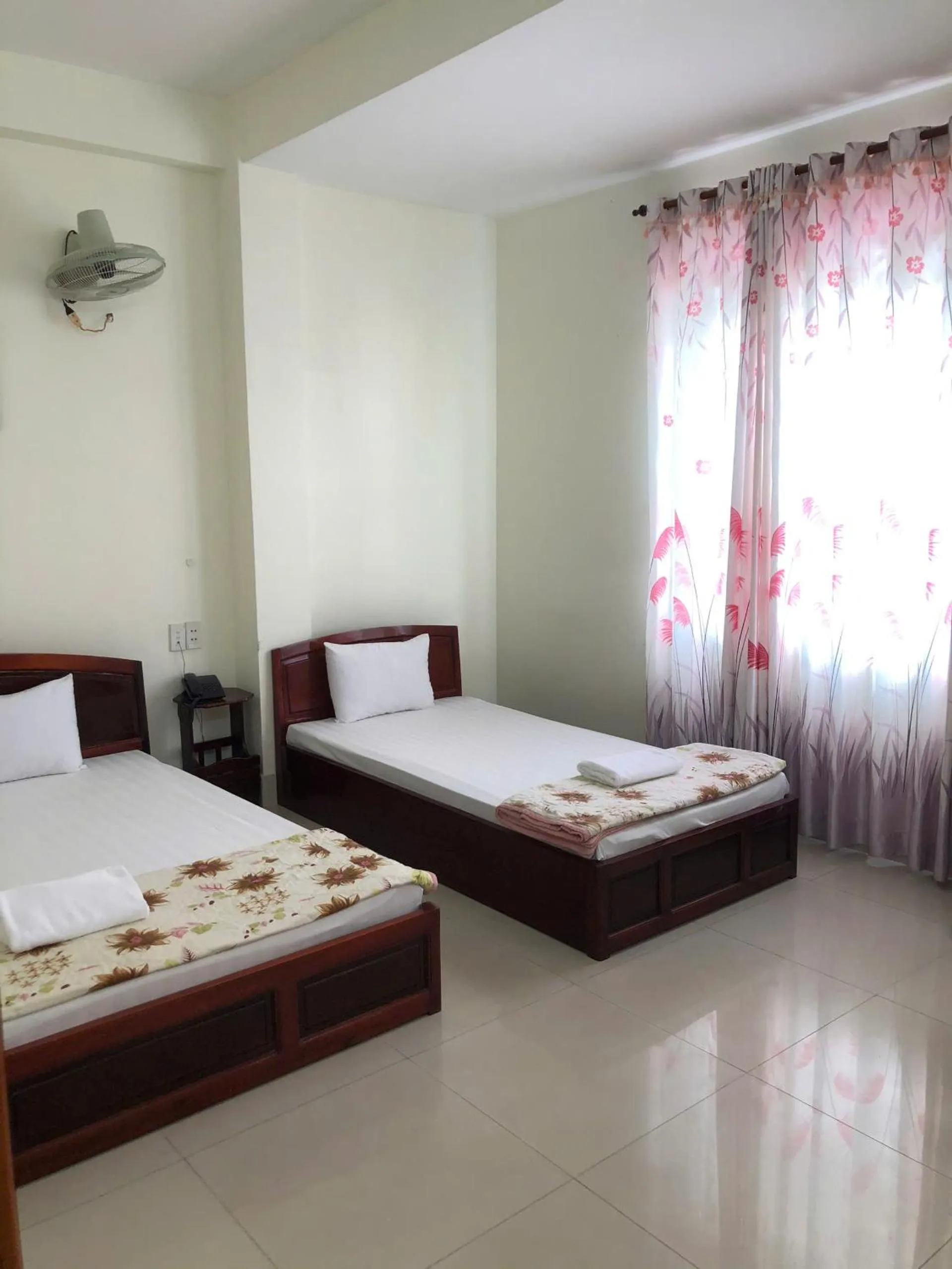 Photo of the whole room, Bed in Thinh Khang Hotel Vung Tau