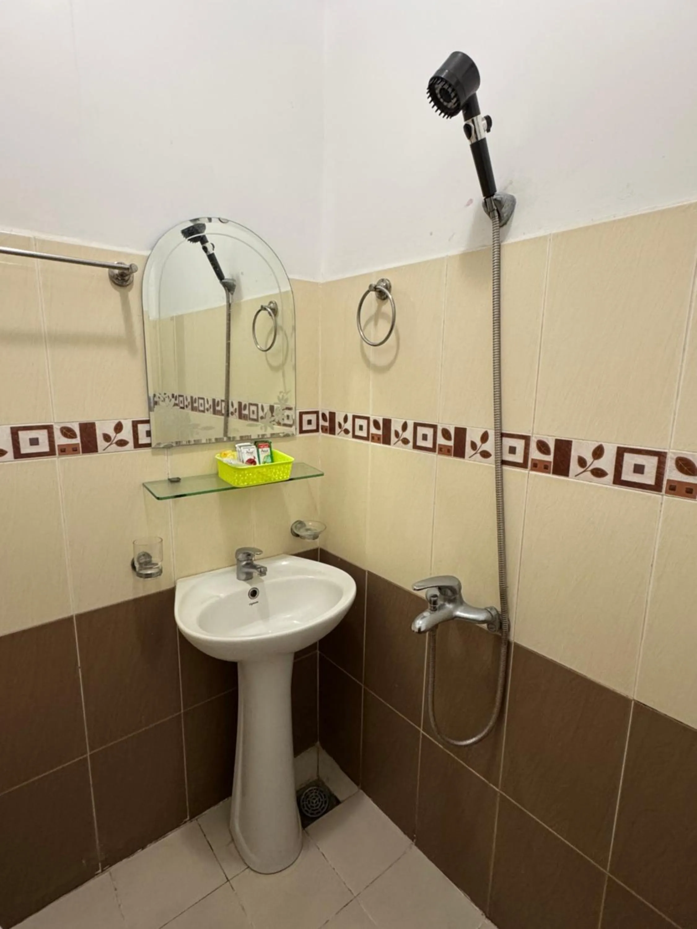 Shower in Thinh Khang Hotel Vung Tau