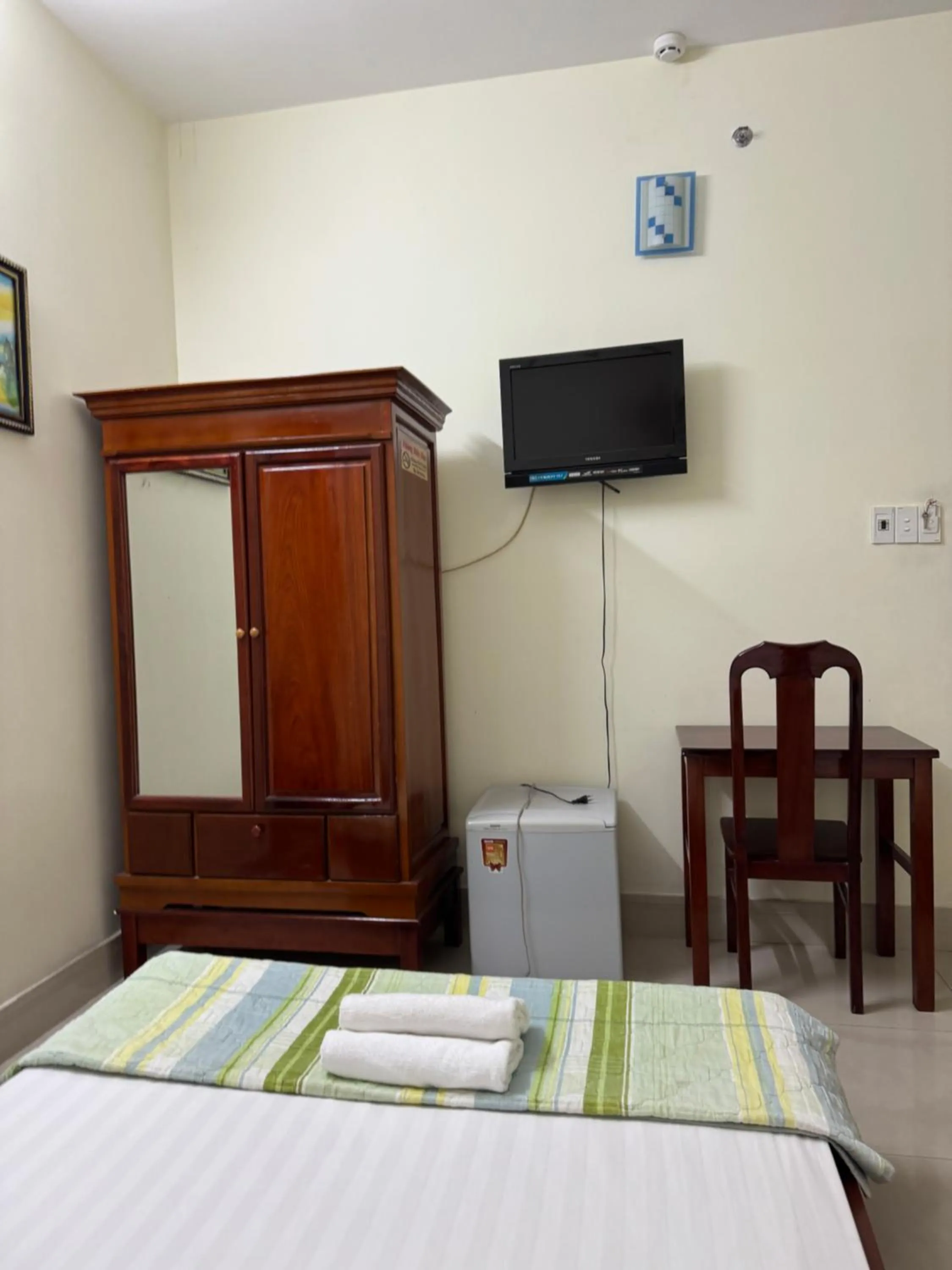 wardrobe, Bed in Thinh Khang Hotel Vung Tau