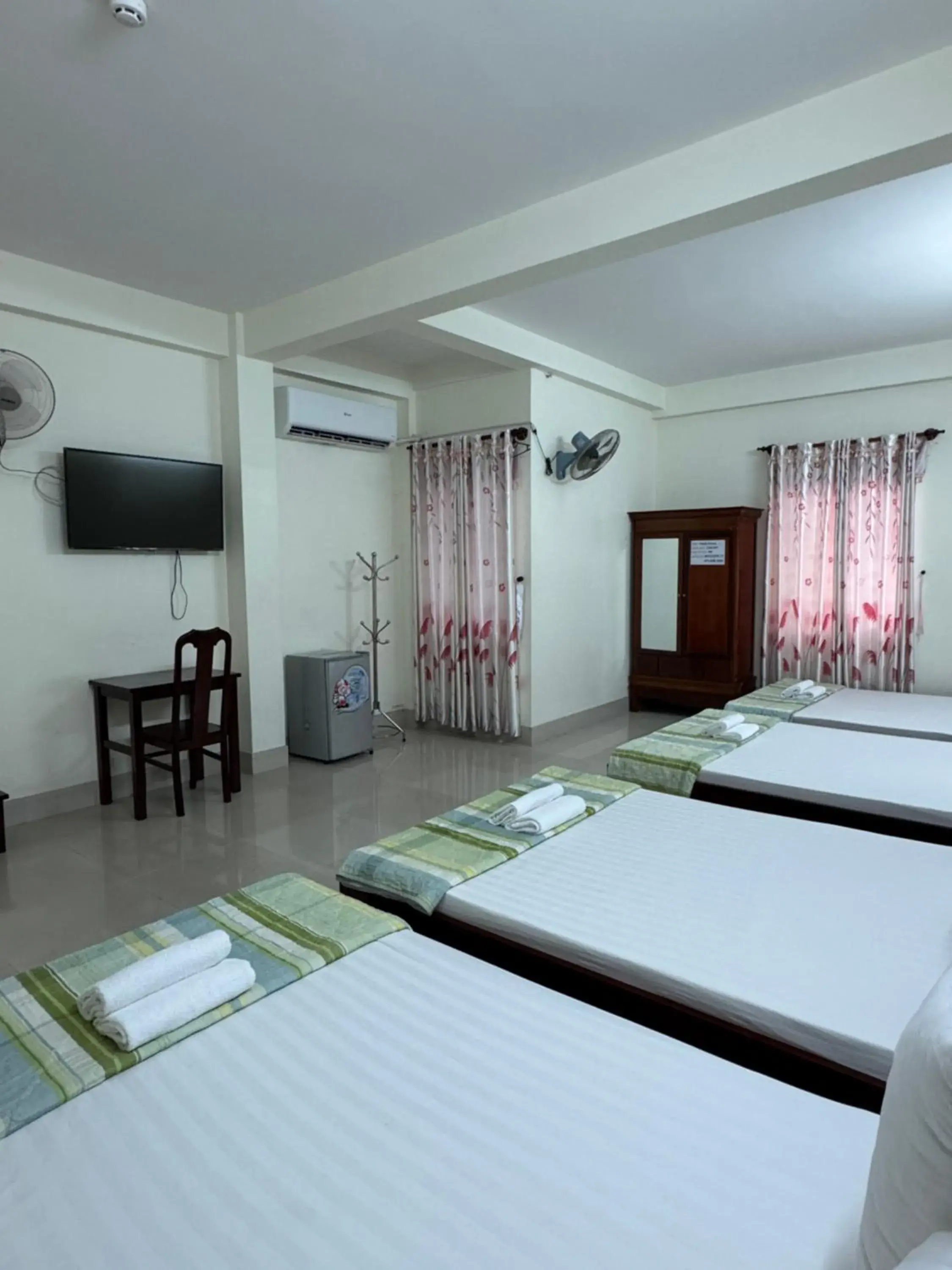 Photo of the whole room, Bed in Thinh Khang Hotel Vung Tau Photo of the whole room, Bed in Thinh Khang Hotel Vung Tau