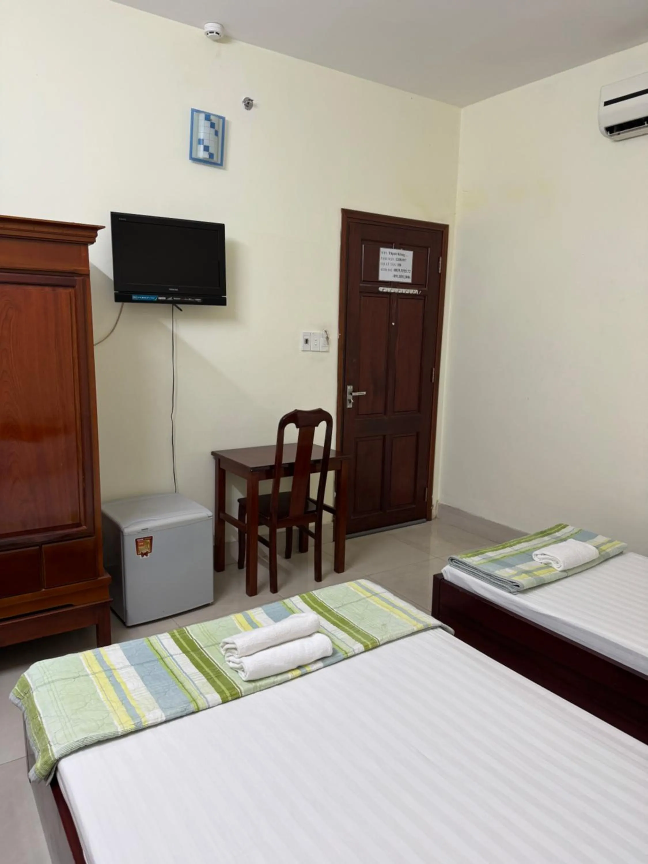 Photo of the whole room, Bed in Thinh Khang Hotel Vung Tau