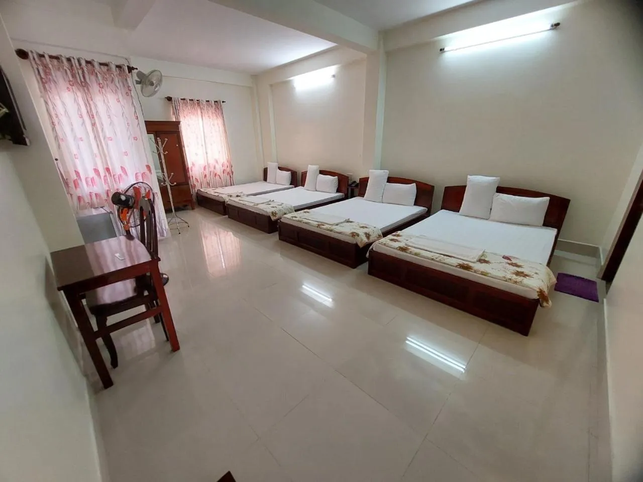 Photo of the whole room, Bed in Thinh Khang Hotel Vung Tau