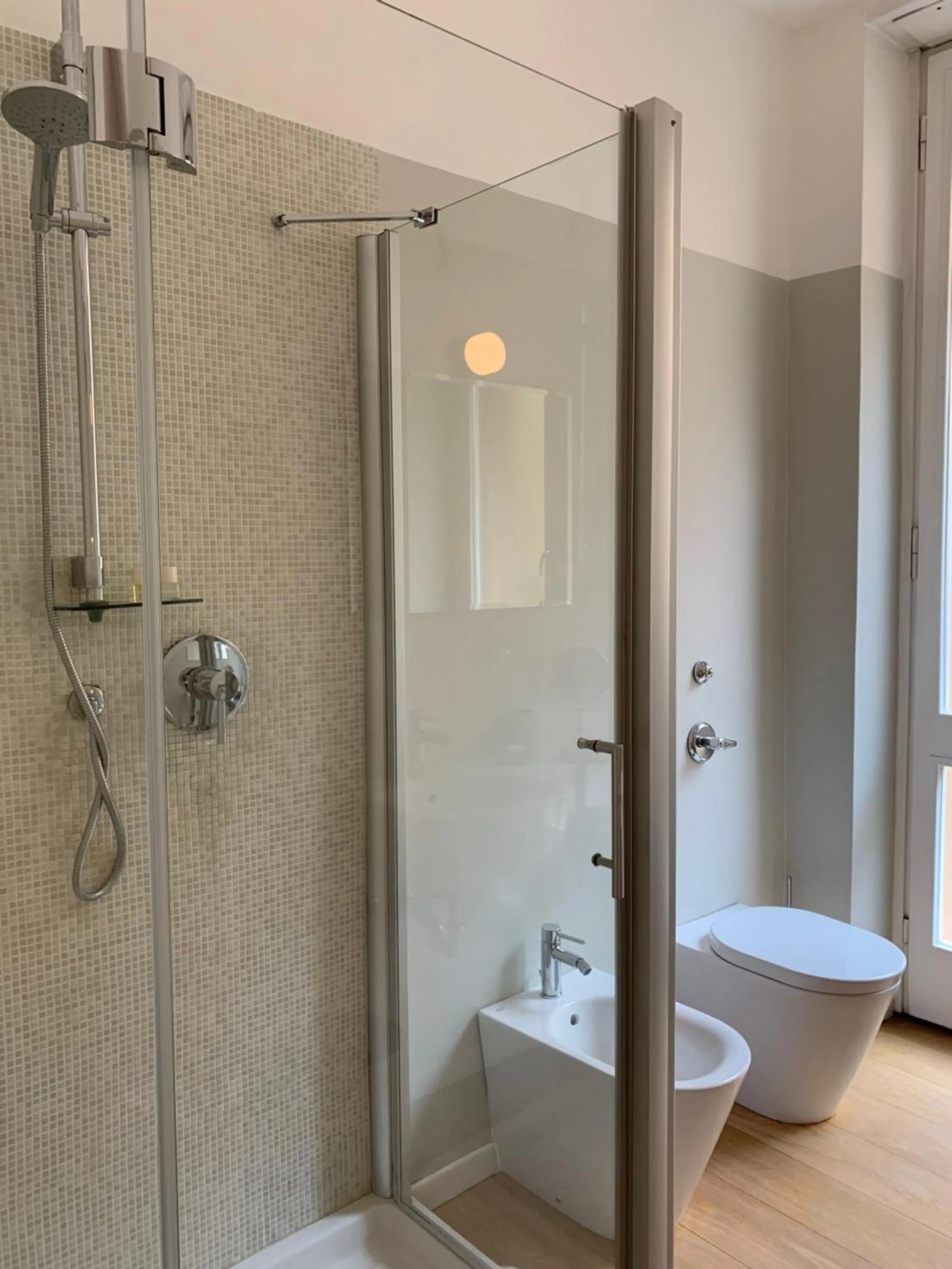 Shower in Fifty Eight Suite Milan Center