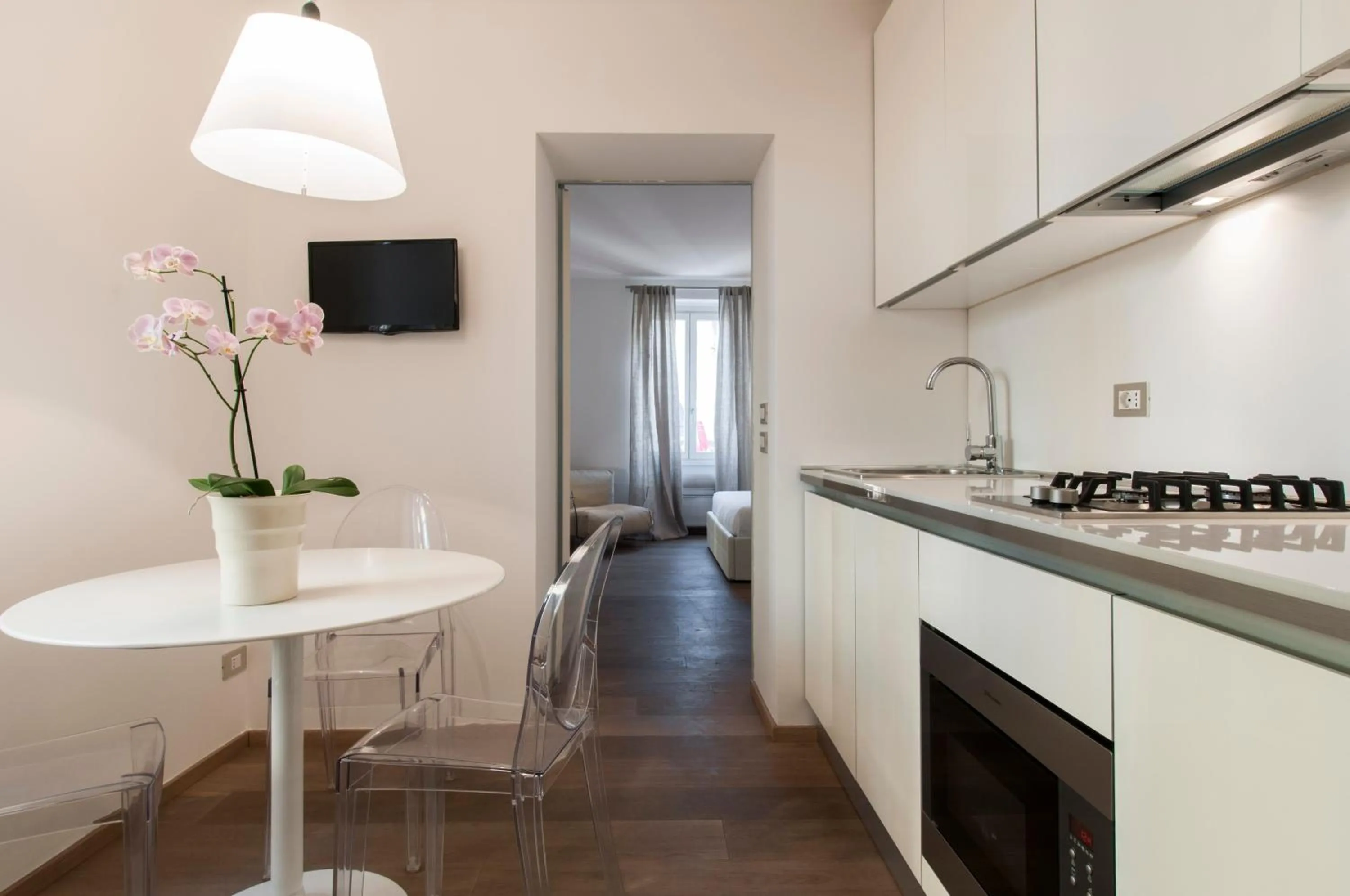 Dining area in Fifty Eight Suite Milan Center