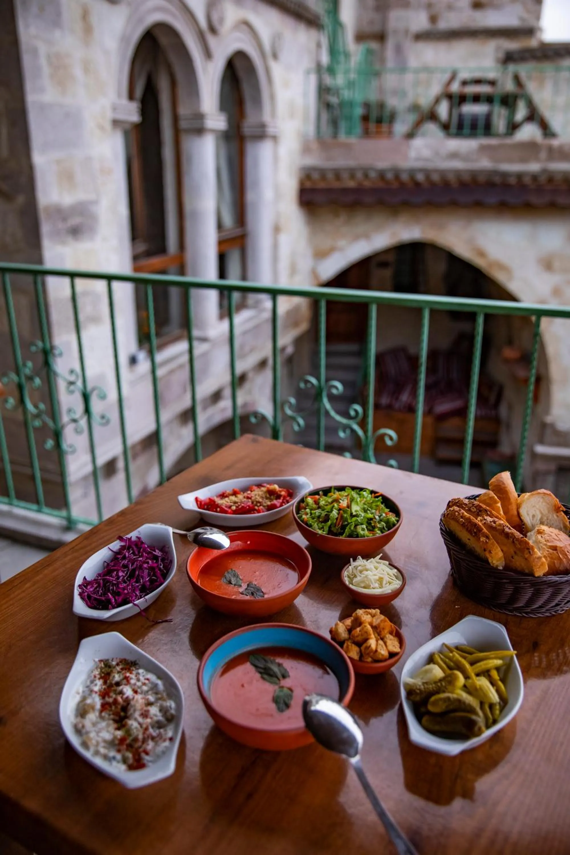 Restaurant/places to eat in Charming Cave Hotel