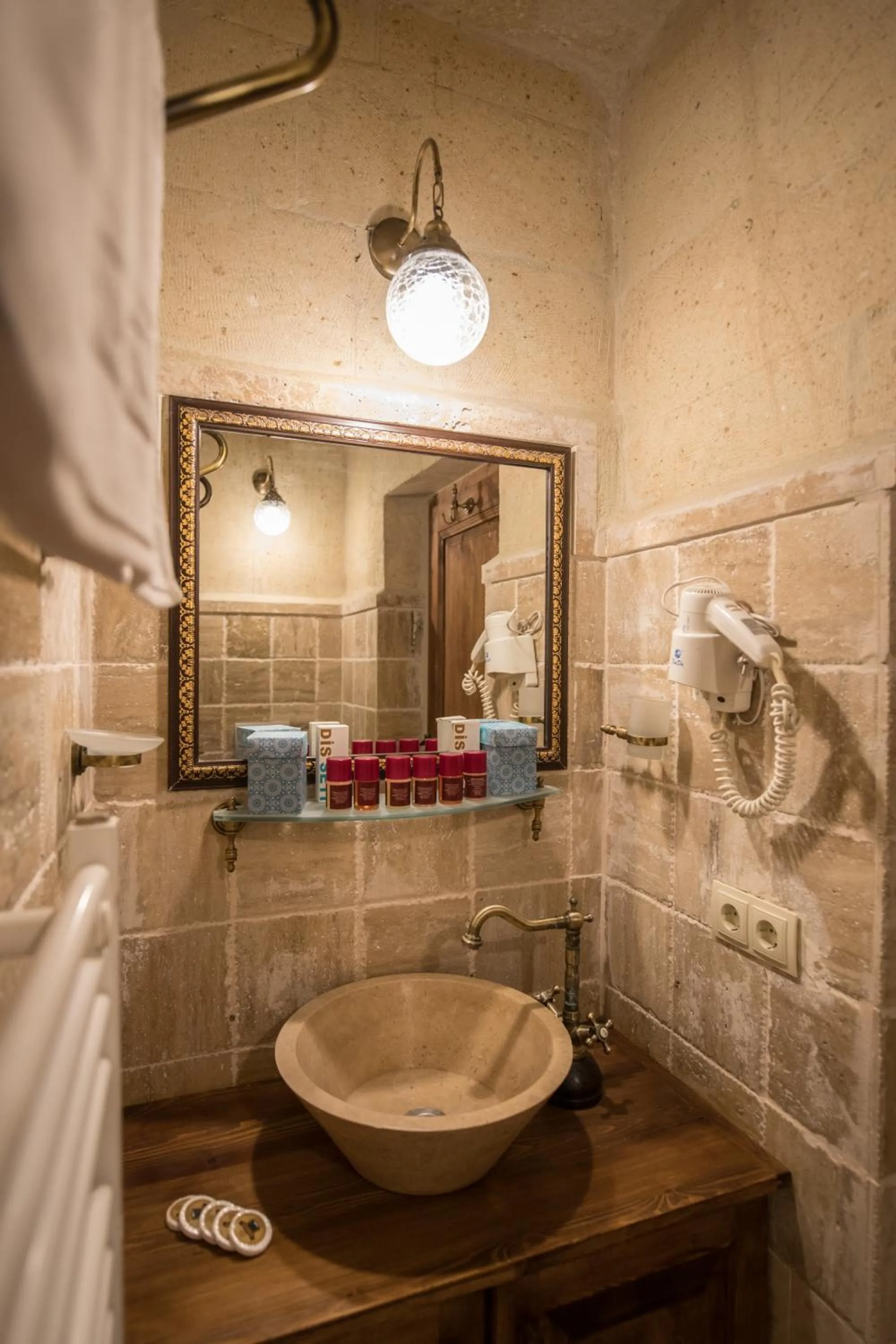 Bathroom in Charming Cave Hotel