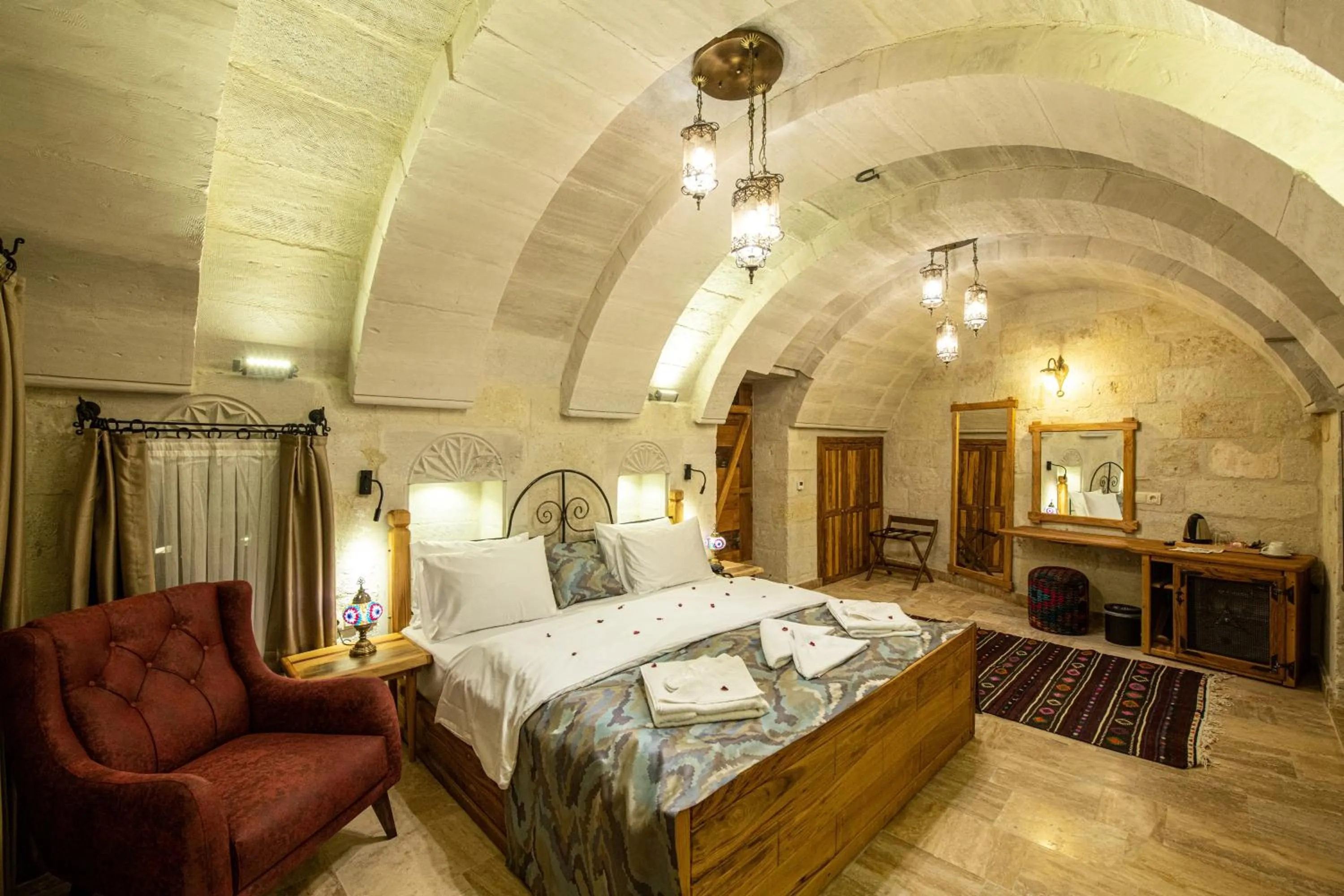Bedroom, Bed in Charming Cave Hotel