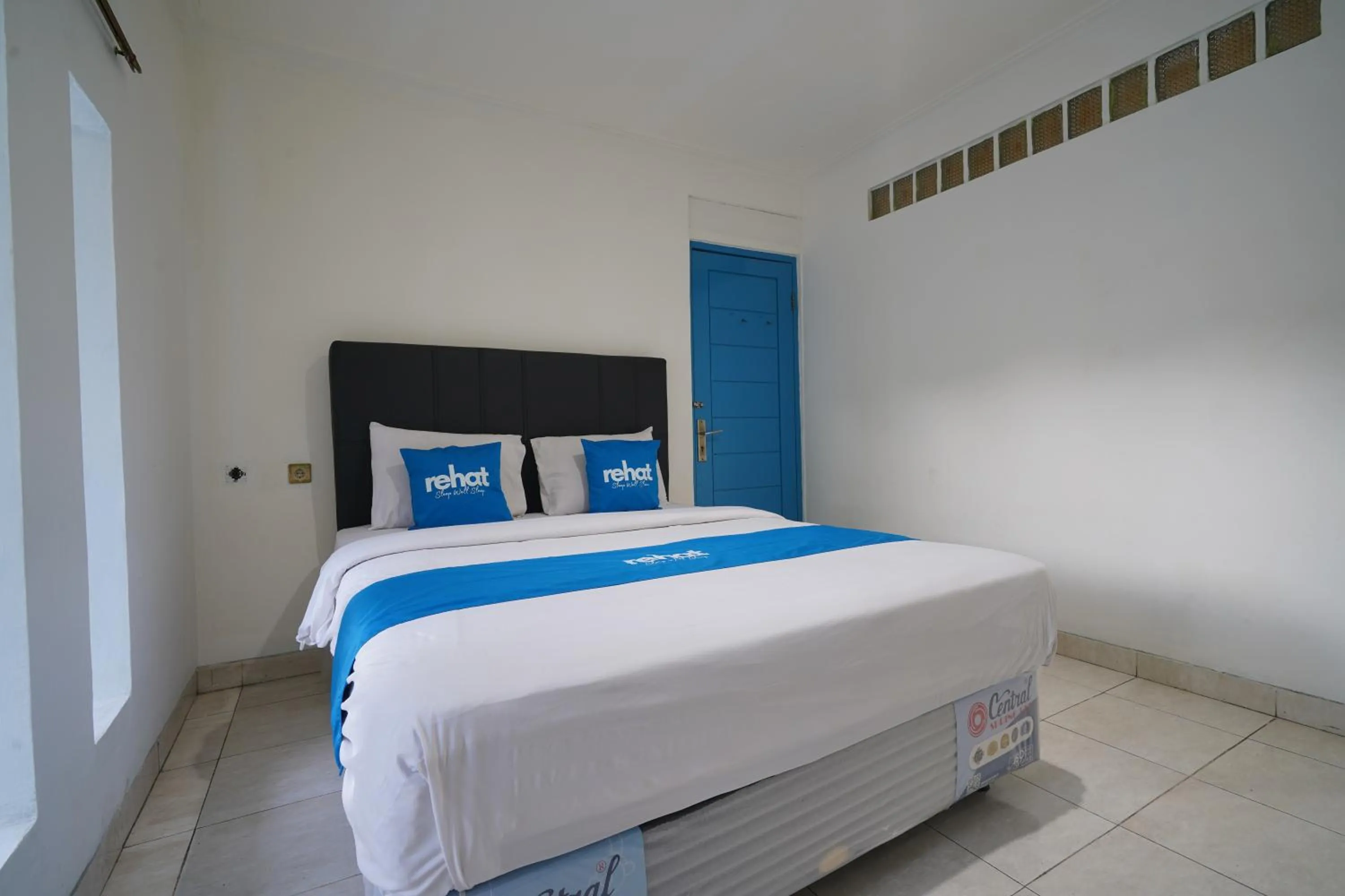 Bedroom, Bed in Rehat At Paskal Pelangi