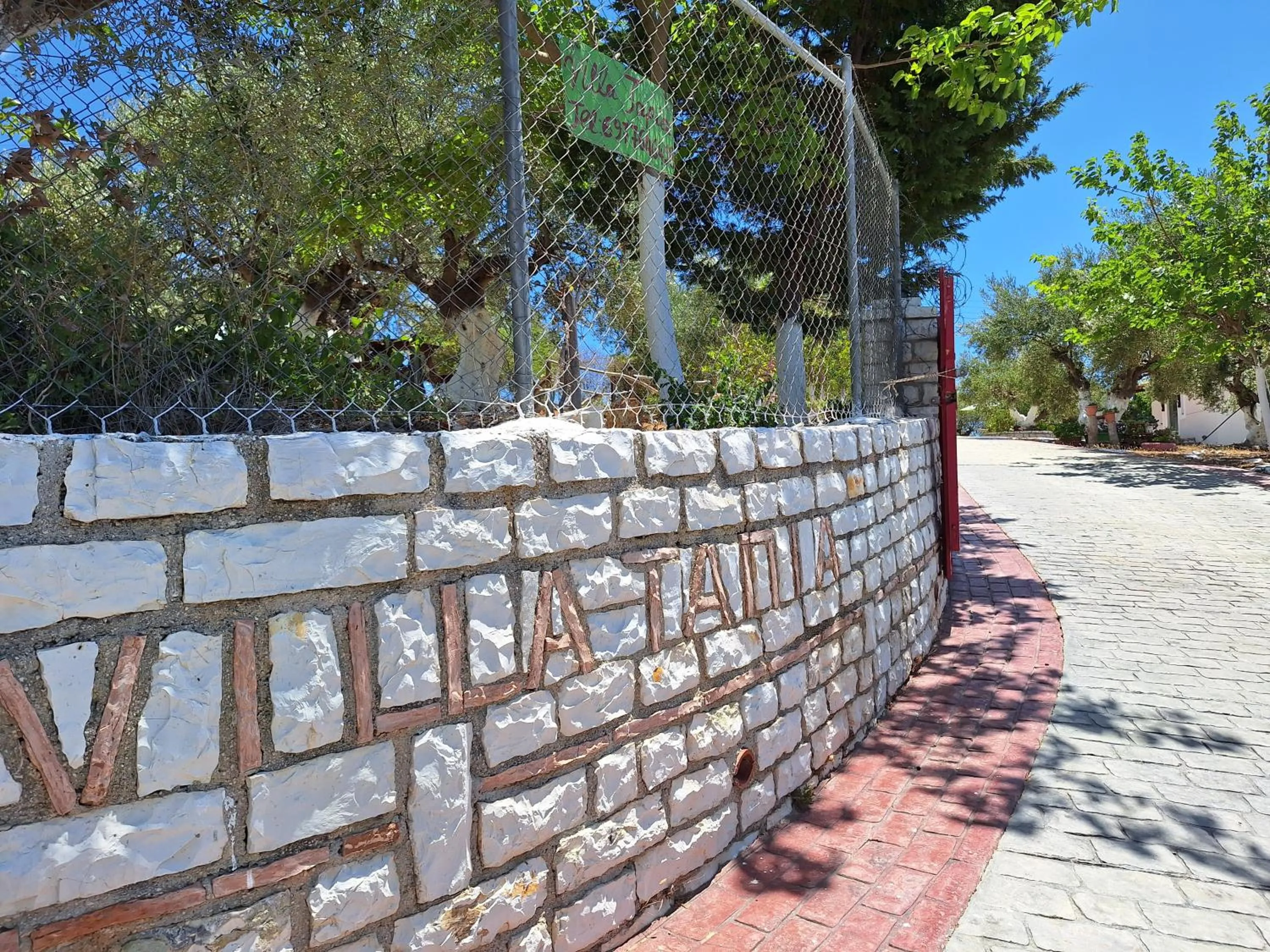 Facade/entrance in Villa Tapia