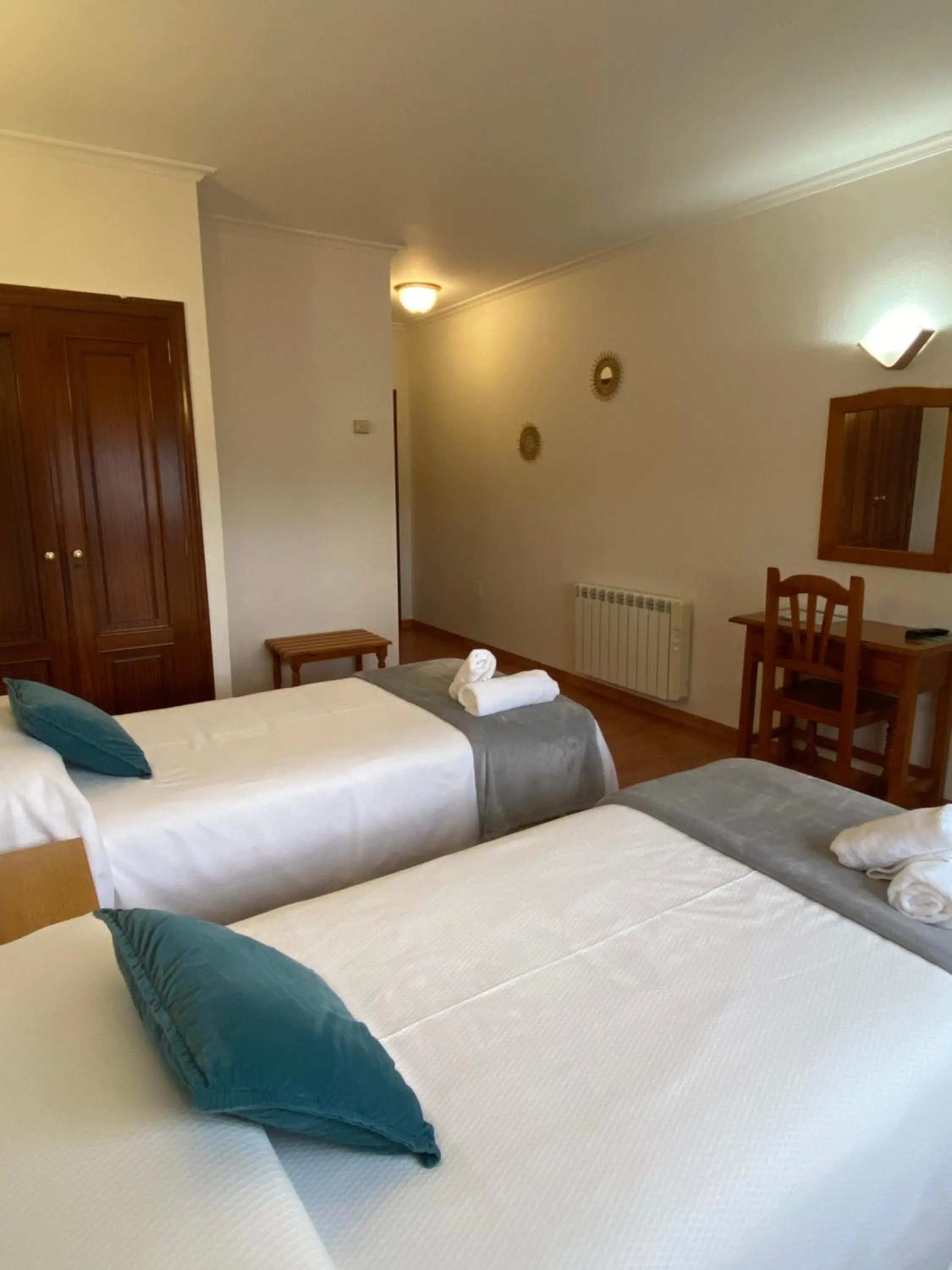 Photo of the whole room, Bed in Hotel Restaurante Isape GBC