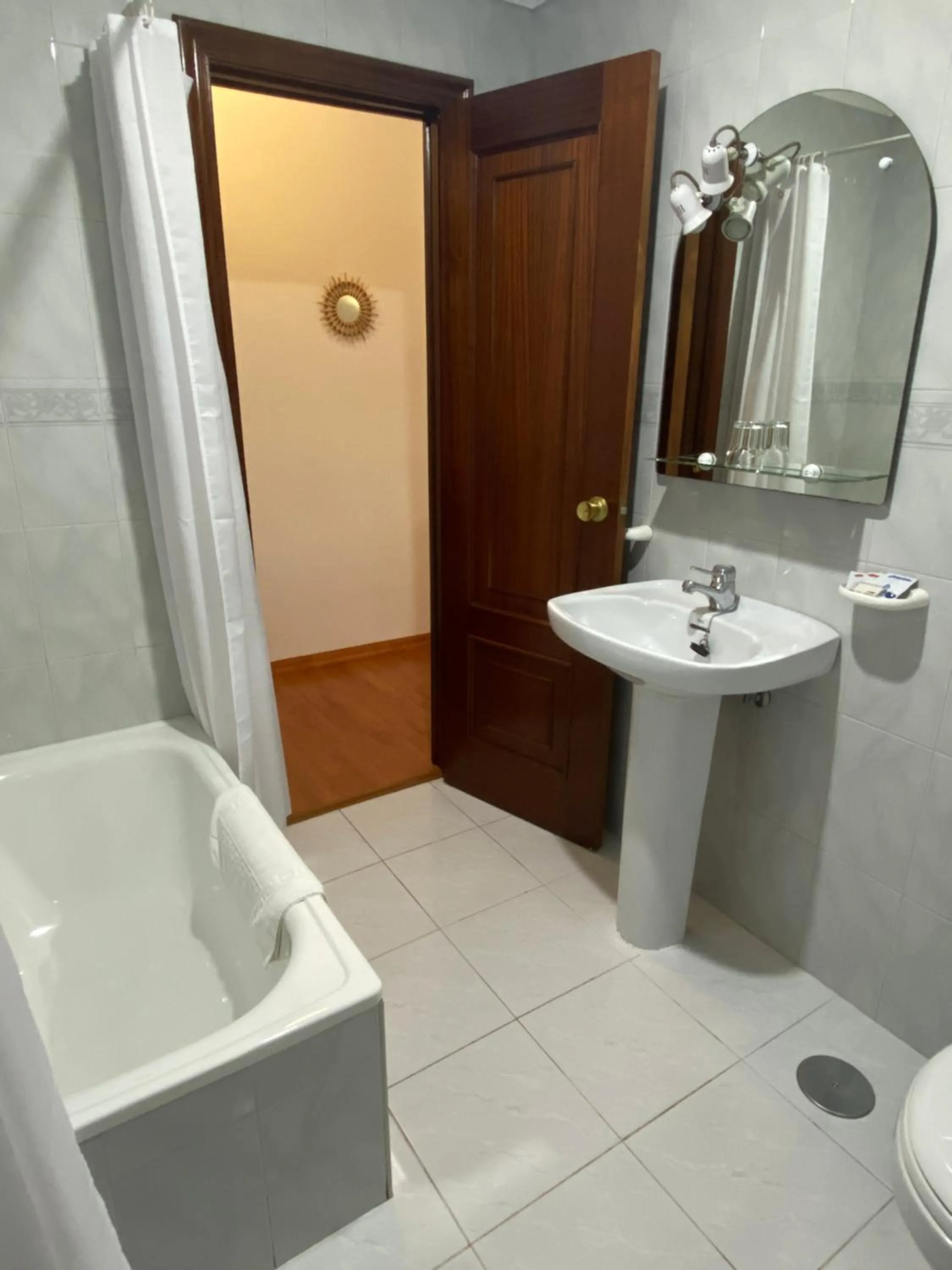 Bath in Hotel Restaurante Isape GBC