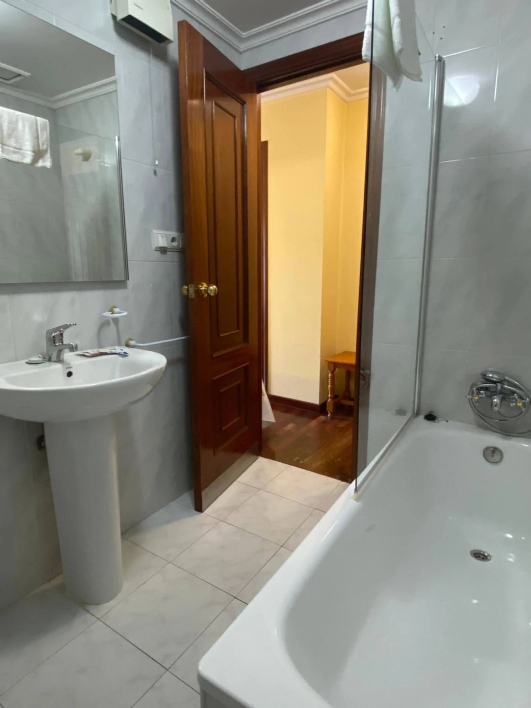 Bathroom in Hotel Restaurante Isape GBC