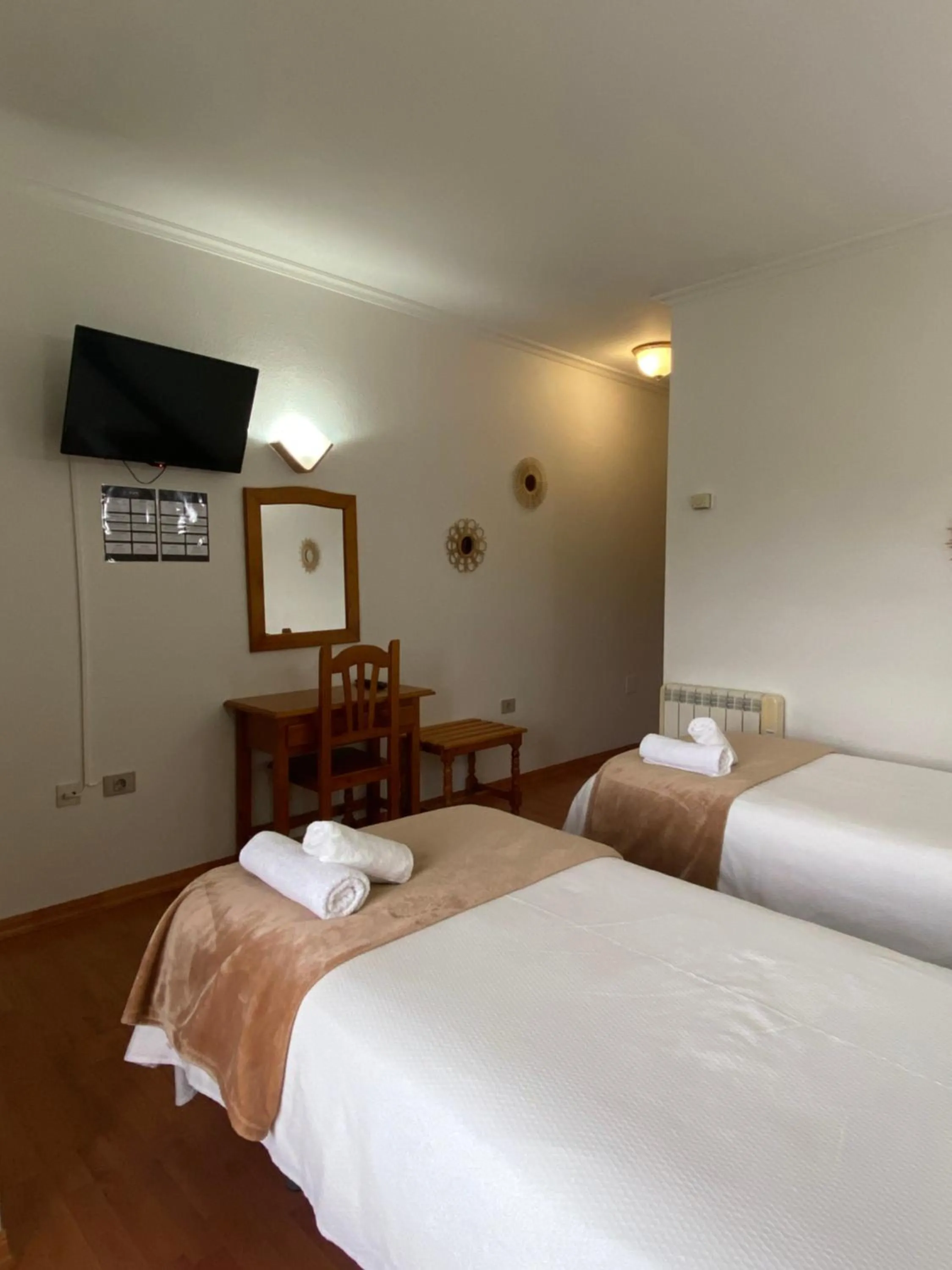 Photo of the whole room, Bed in Hotel Restaurante Isape GBC