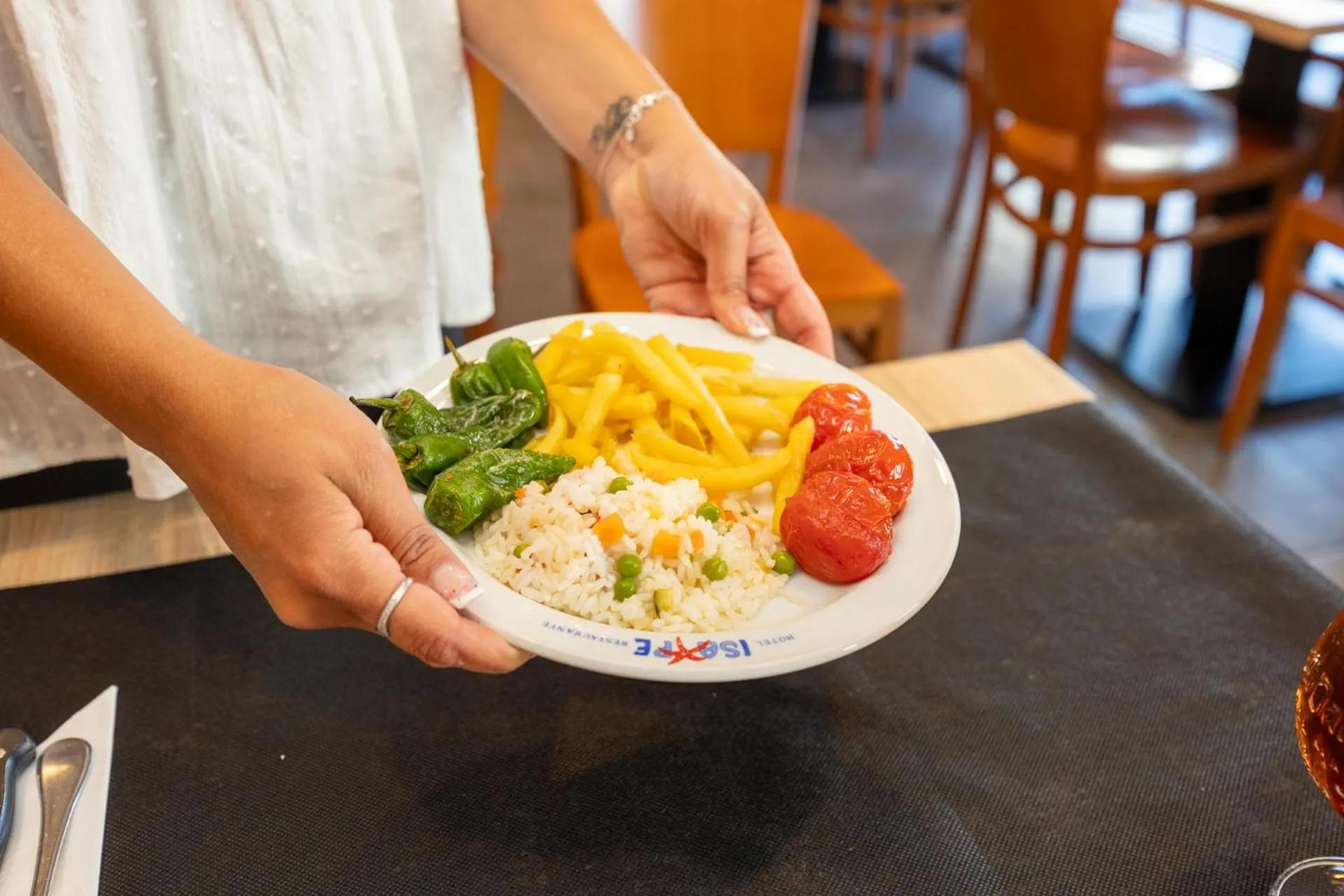 Restaurant/places to eat in Hotel Restaurante Isape GBC