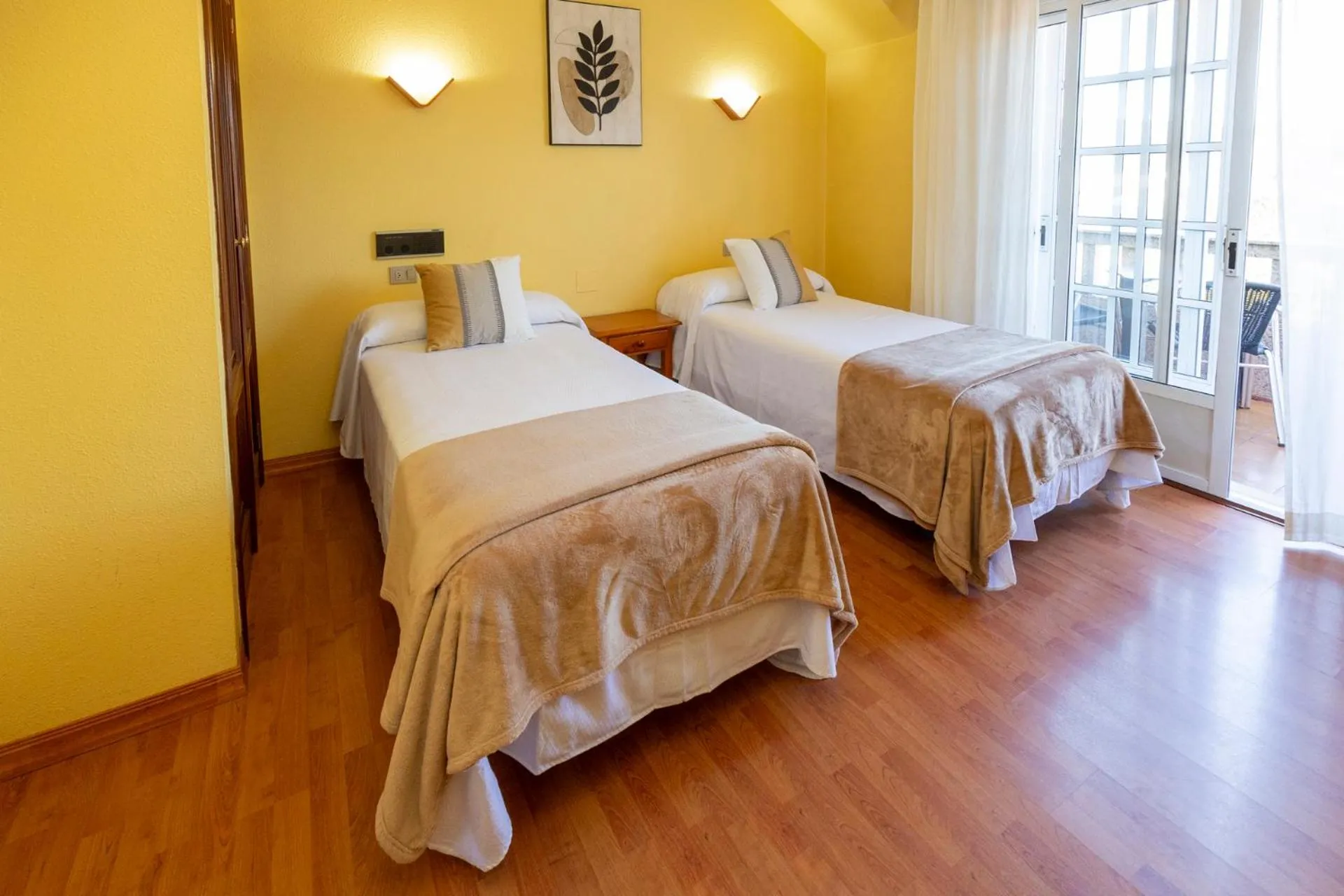 Bedroom, Bed in Hotel Restaurante Isape GBC