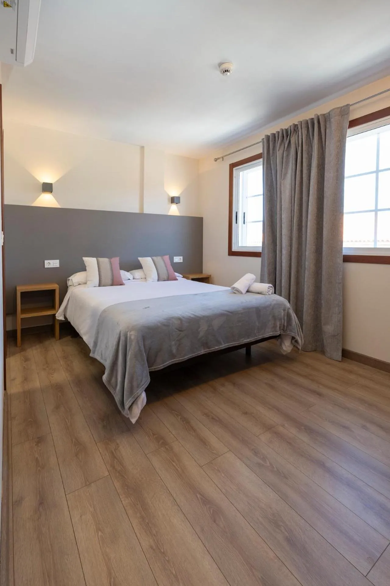 Bedroom, Bed in Hotel Restaurante Isape GBC