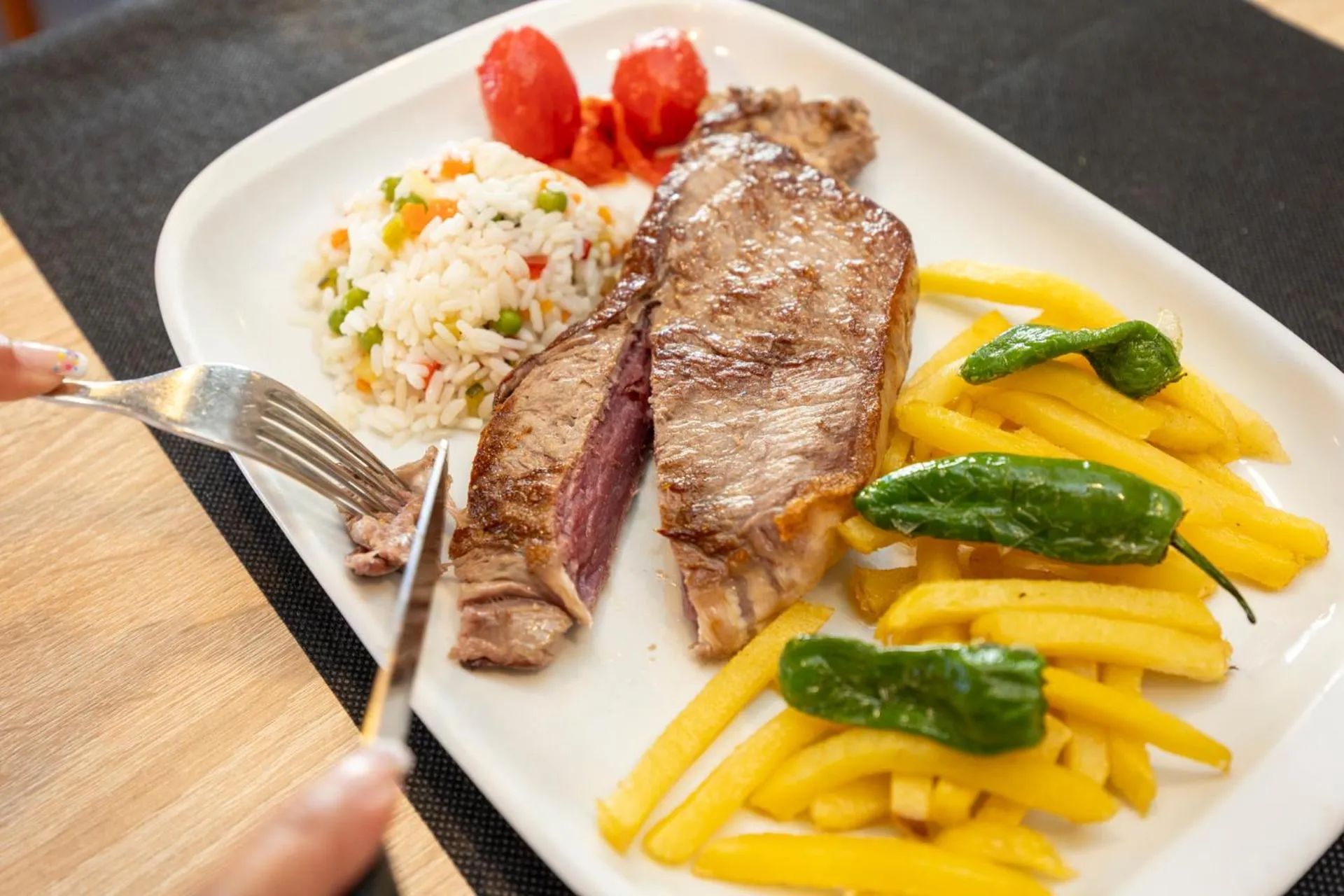 Restaurant/places to eat in Hotel Restaurante Isape GBC