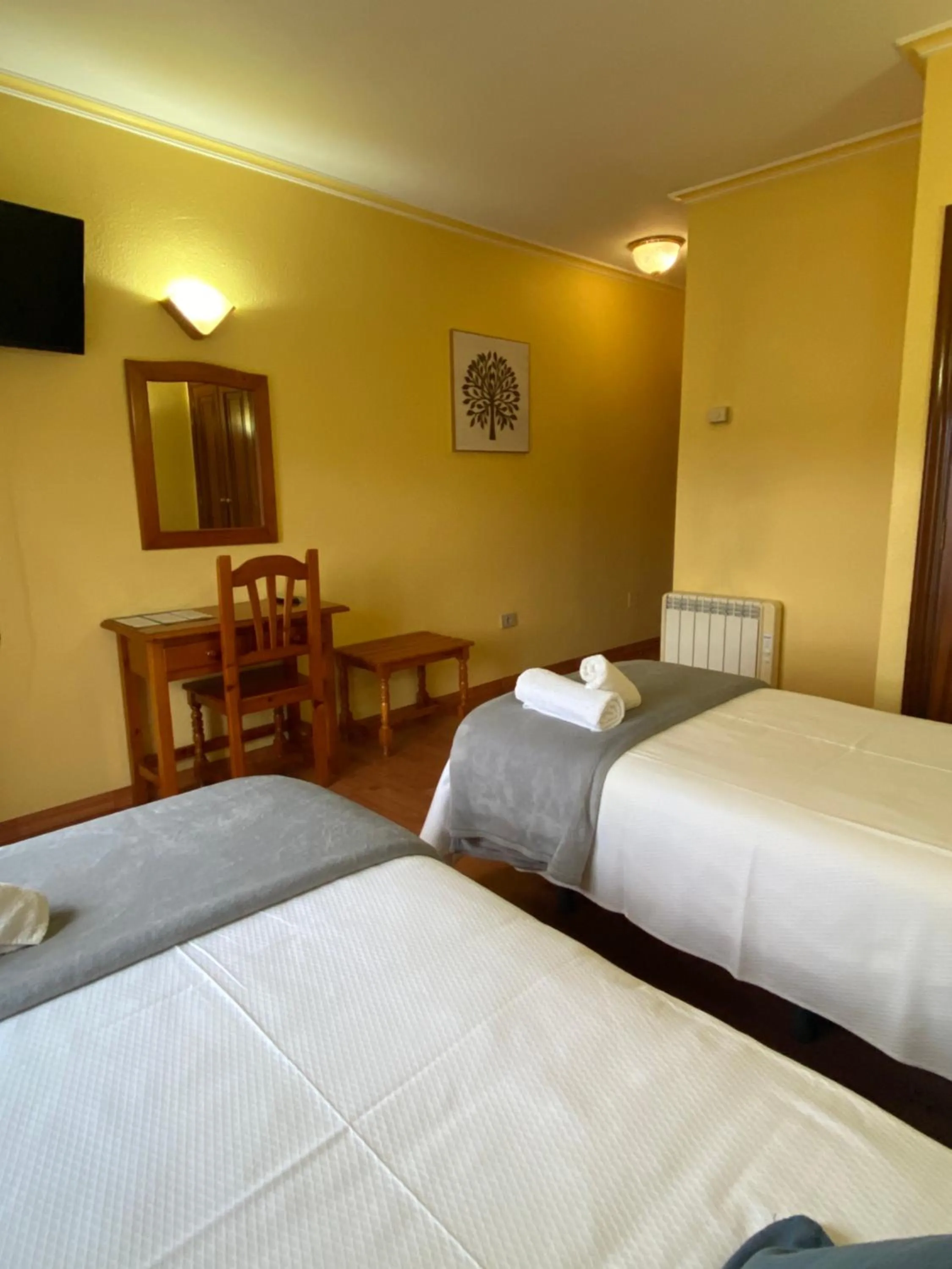 Photo of the whole room, Bed in Hotel Restaurante Isape GBC