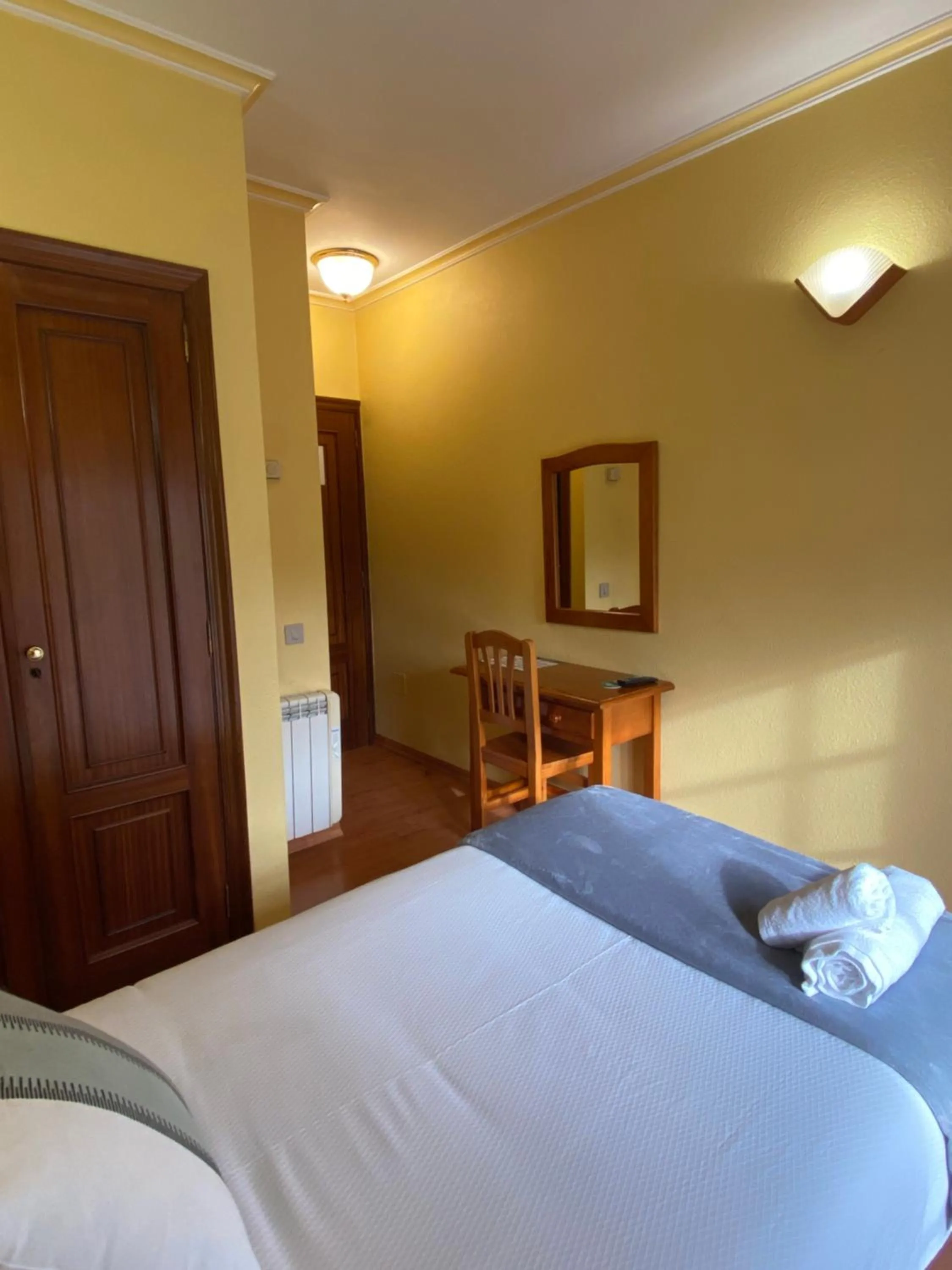 Photo of the whole room, Bed in Hotel Restaurante Isape GBC