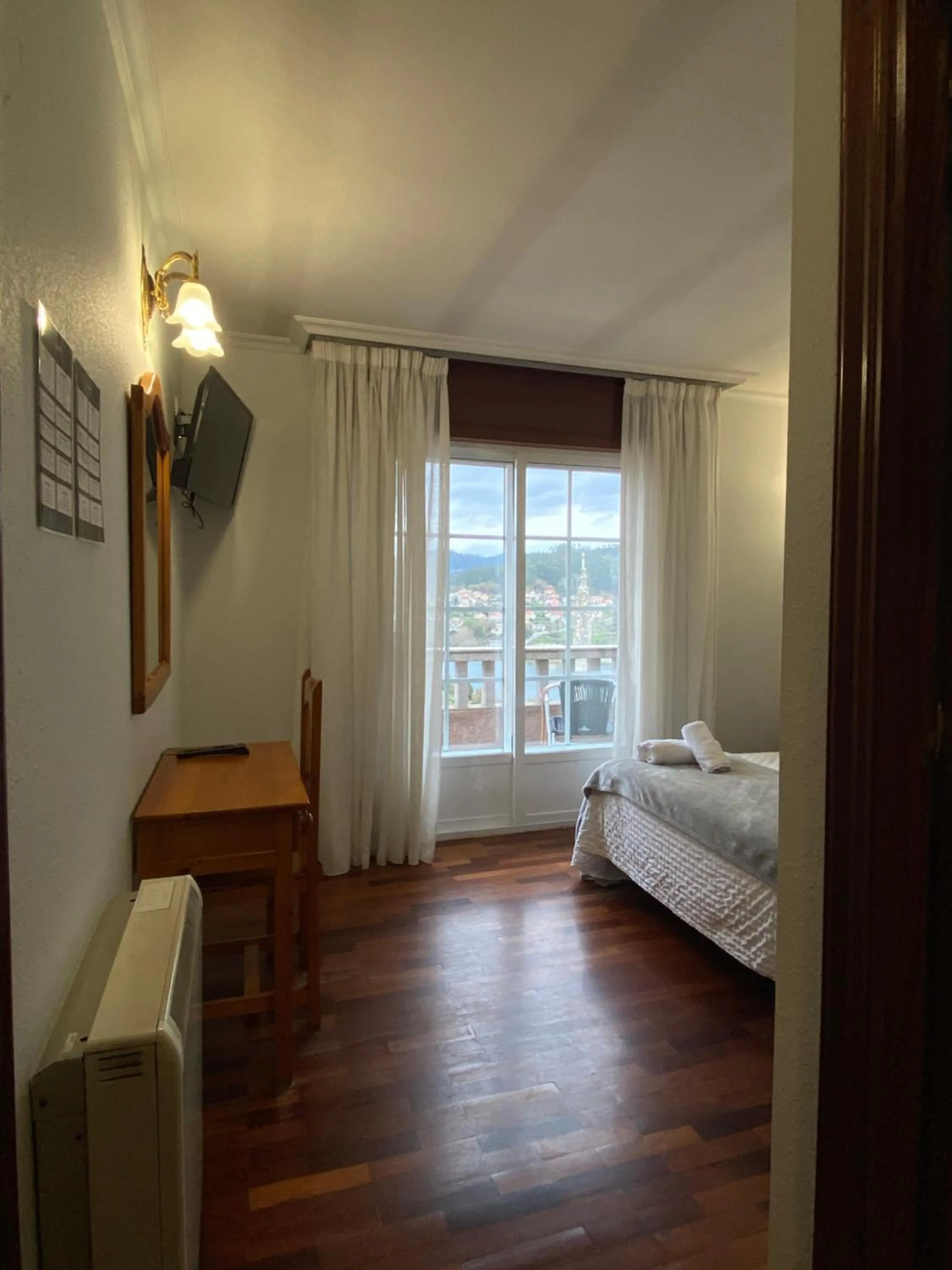 Photo of the whole room, Bed in Hotel Restaurante Isape GBC