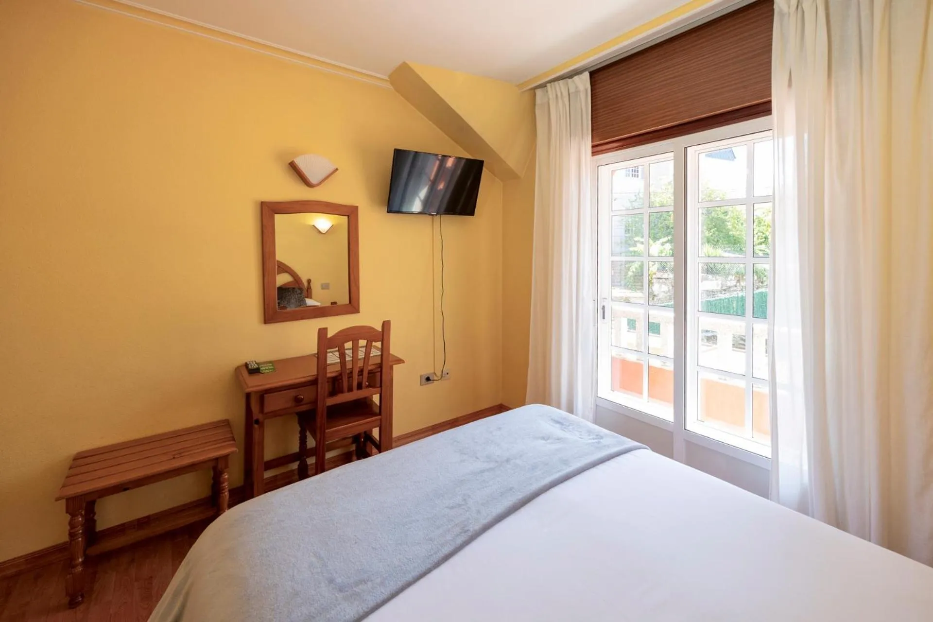 Bedroom, Bed in Hotel Restaurante Isape GBC