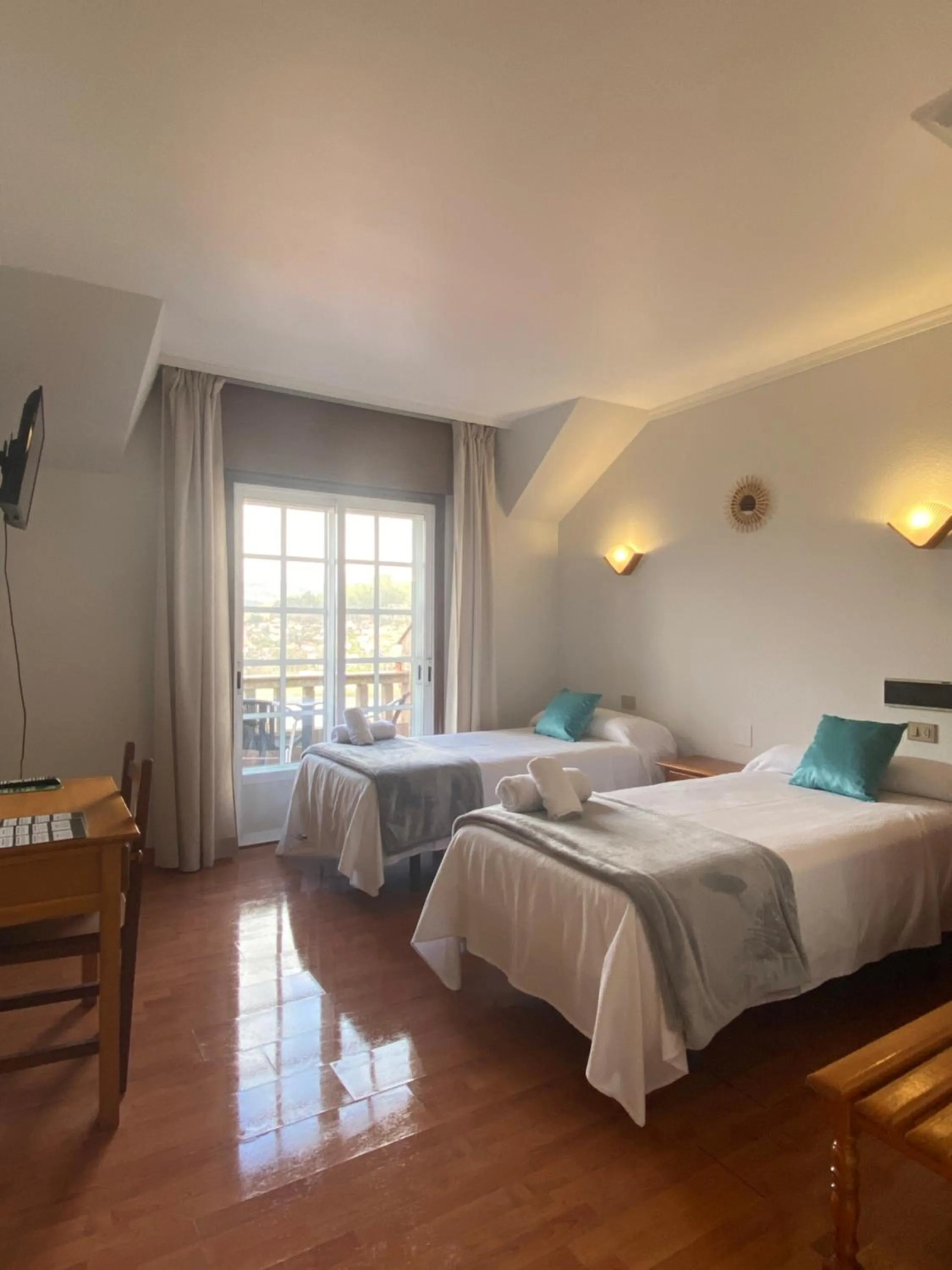 Photo of the whole room, Bed in Hotel Restaurante Isape GBC