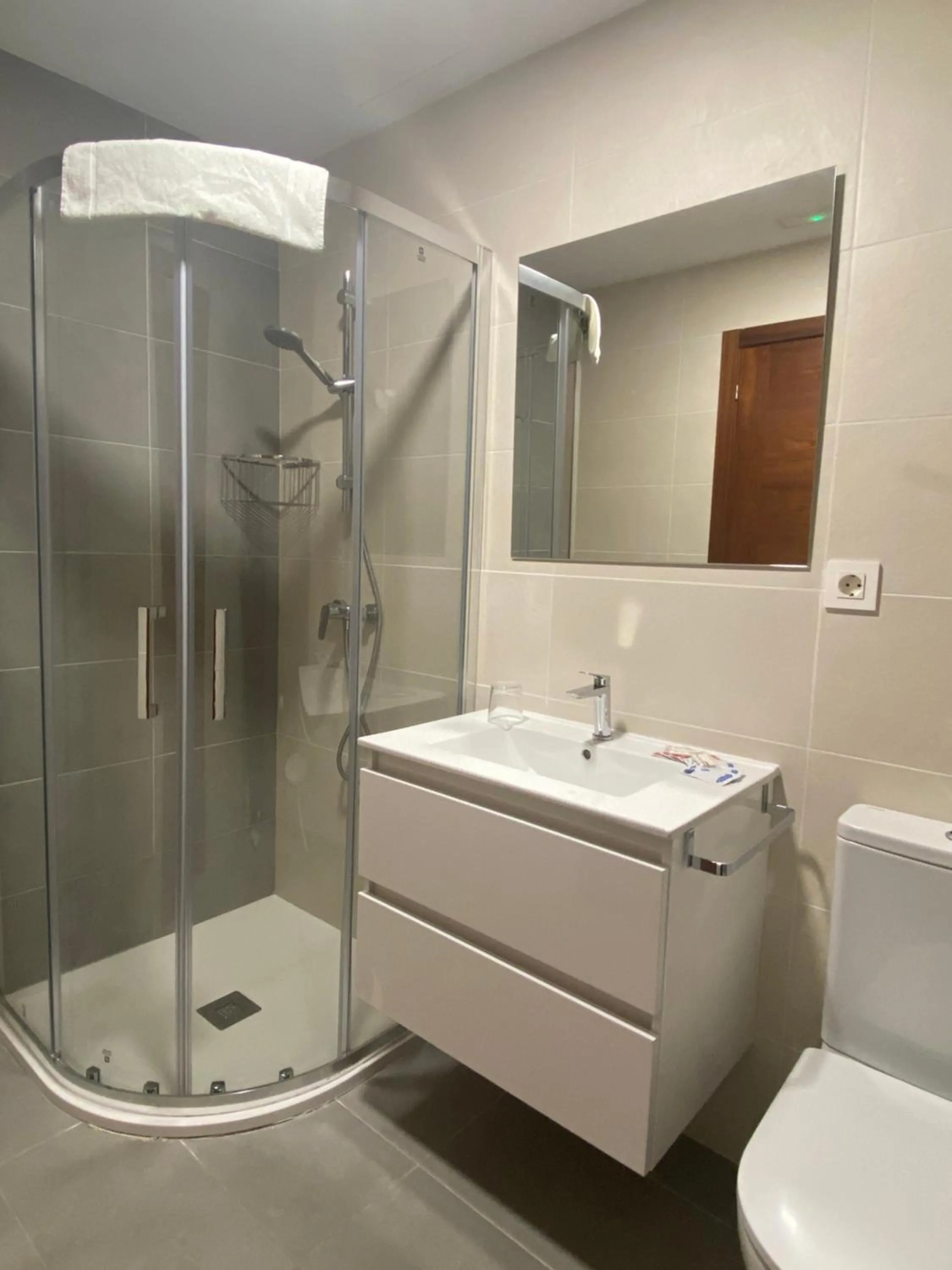 Shower in Hotel Restaurante Isape GBC