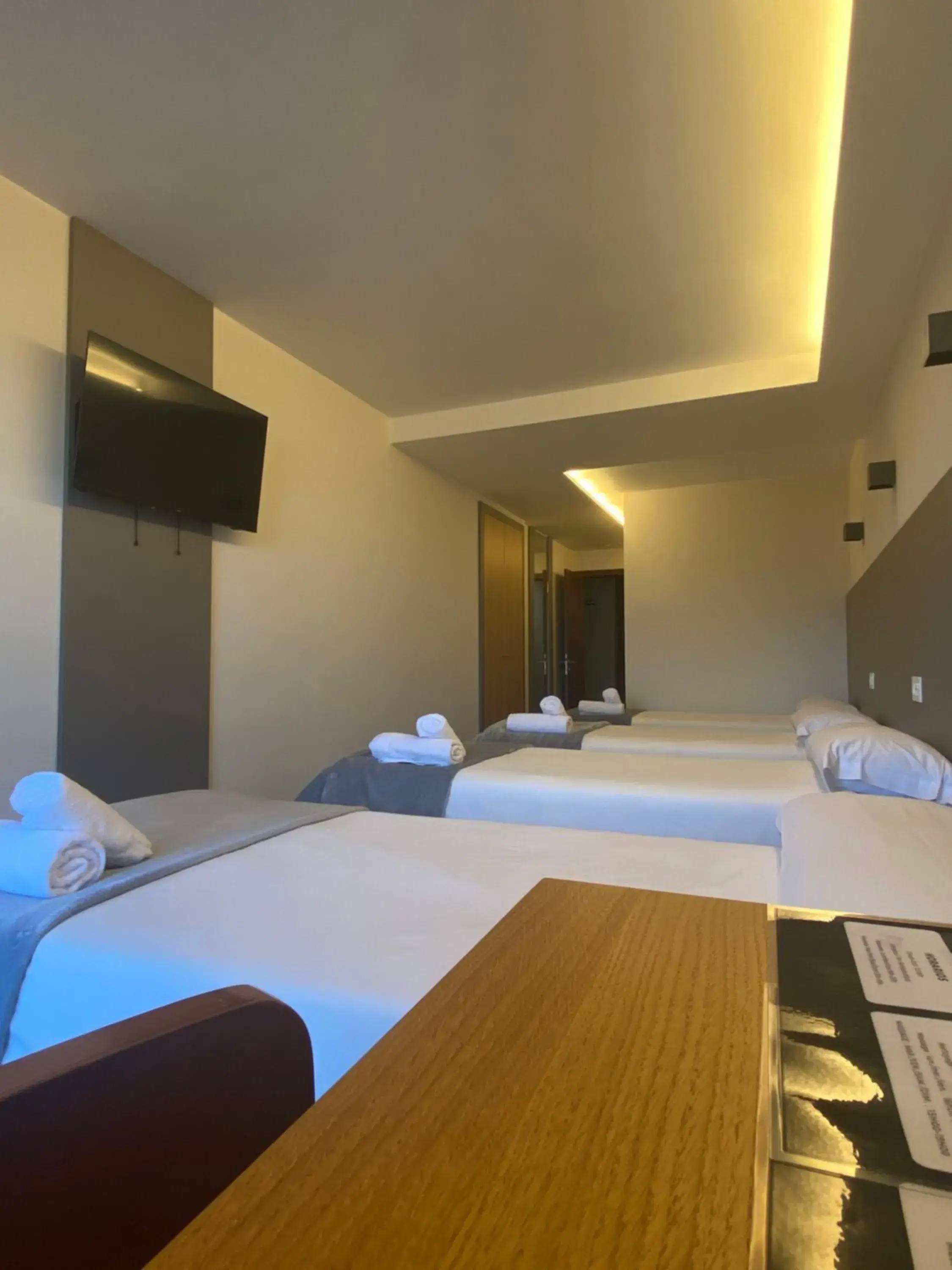 Quadruple Room in Hotel Restaurante Isape GBC Quadruple Room in Hotel Restaurante Isape GBC