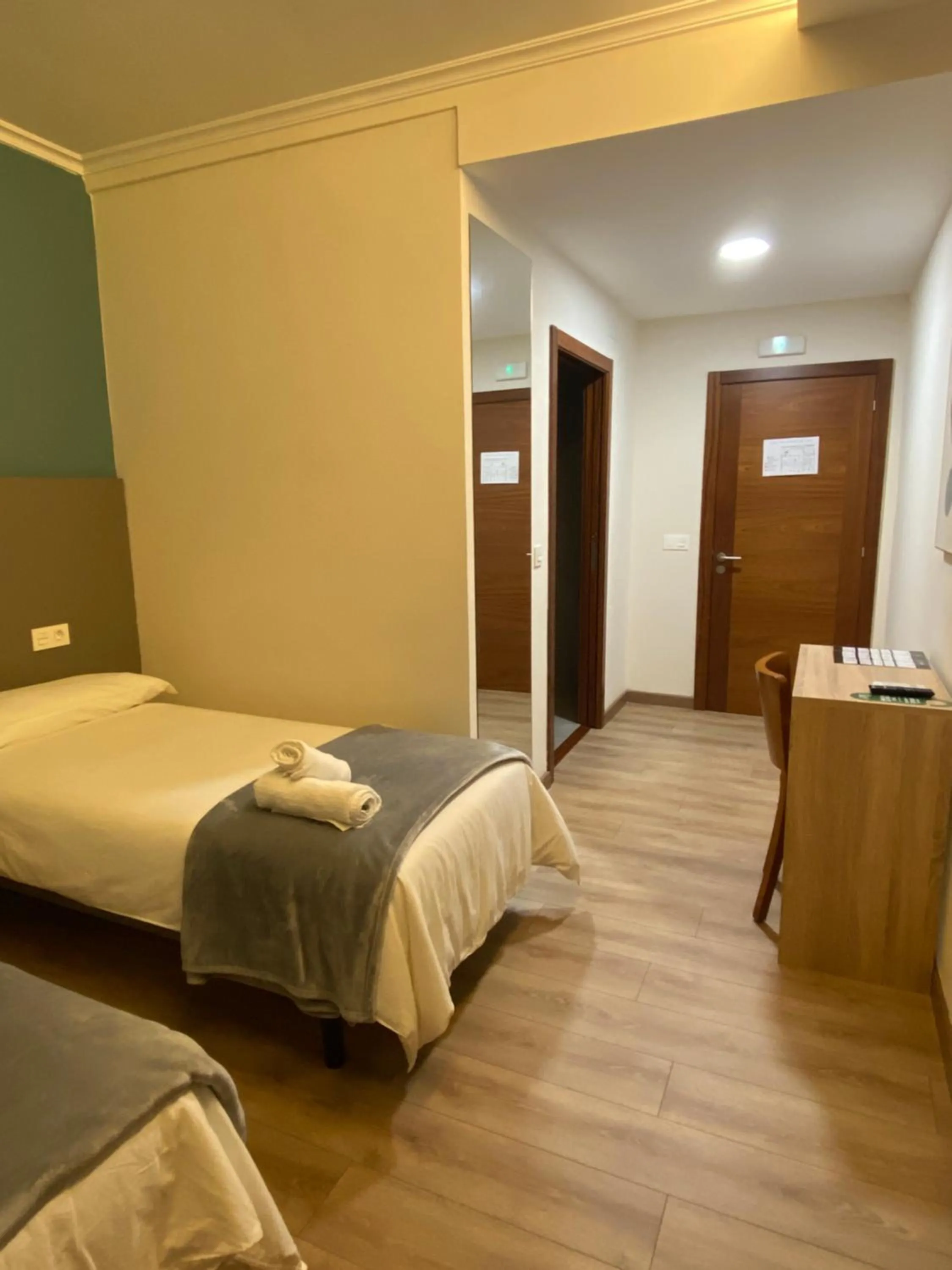 Photo of the whole room, Bed in Hotel Restaurante Isape GBC