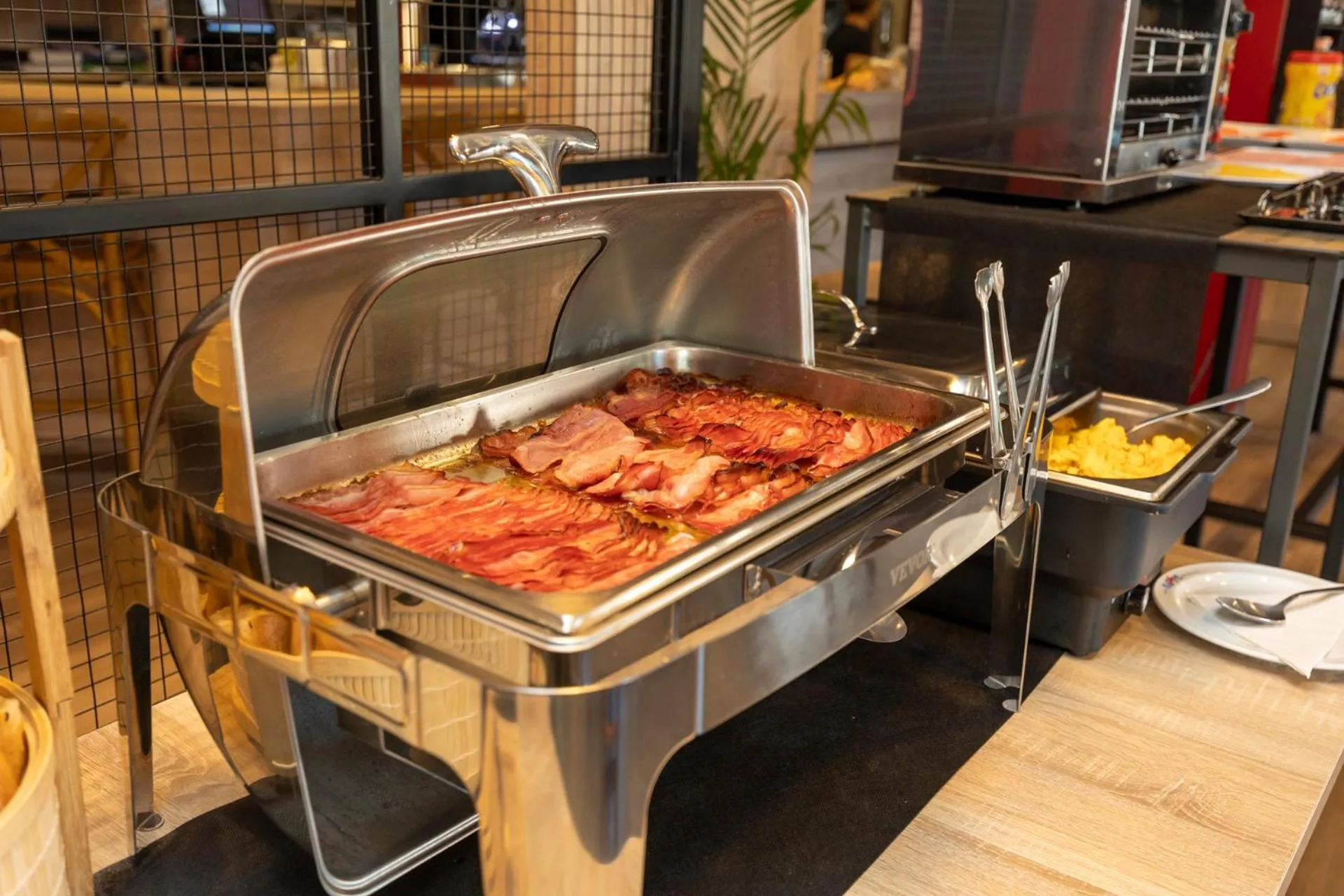 Restaurant/places to eat in Hotel Restaurante Isape GBC