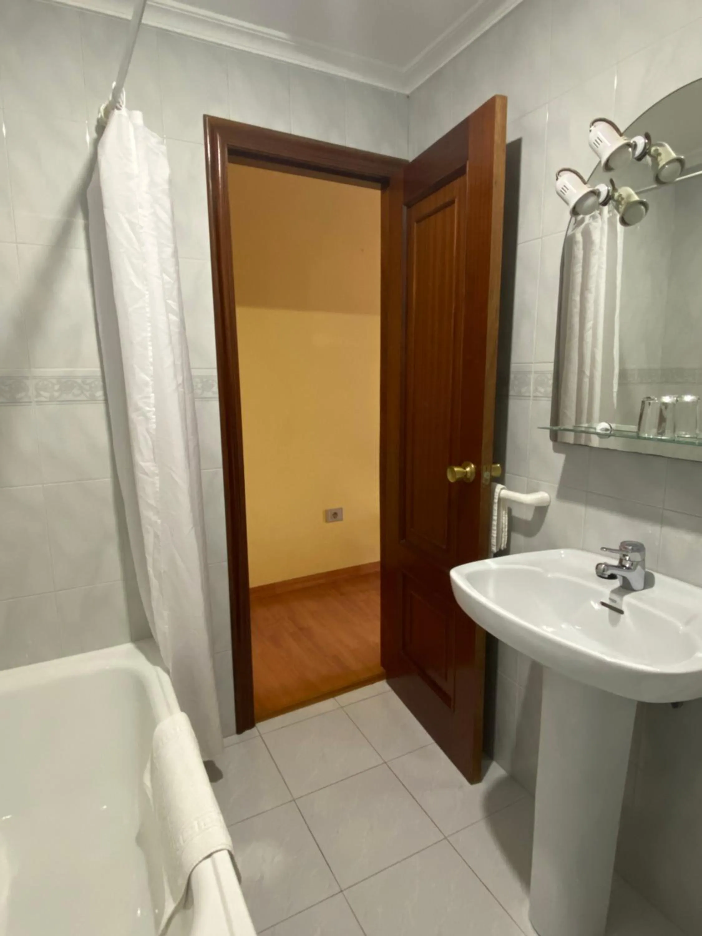 Bathroom in Hotel Restaurante Isape GBC