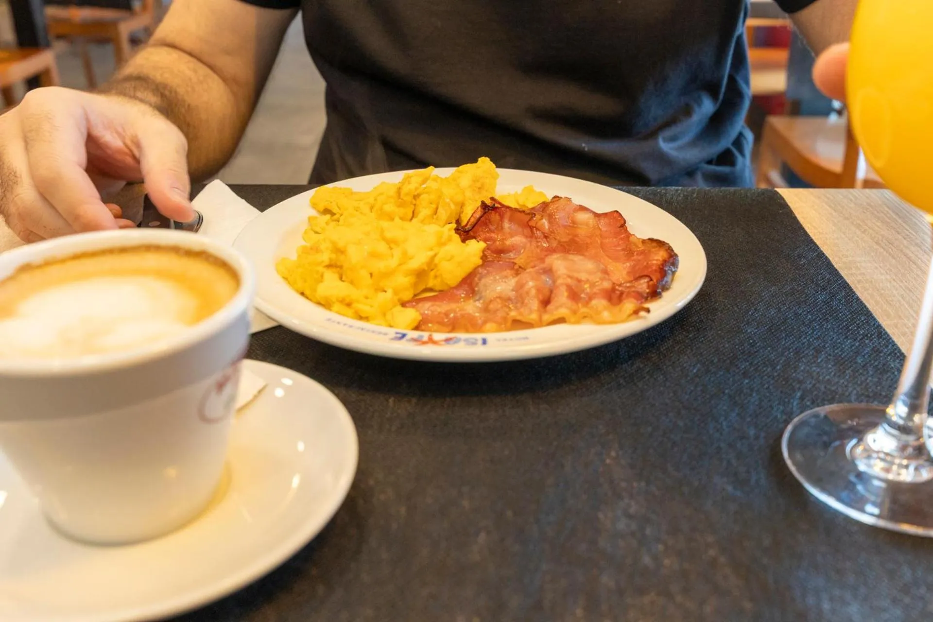 Restaurant/places to eat in Hotel Restaurante Isape GBC