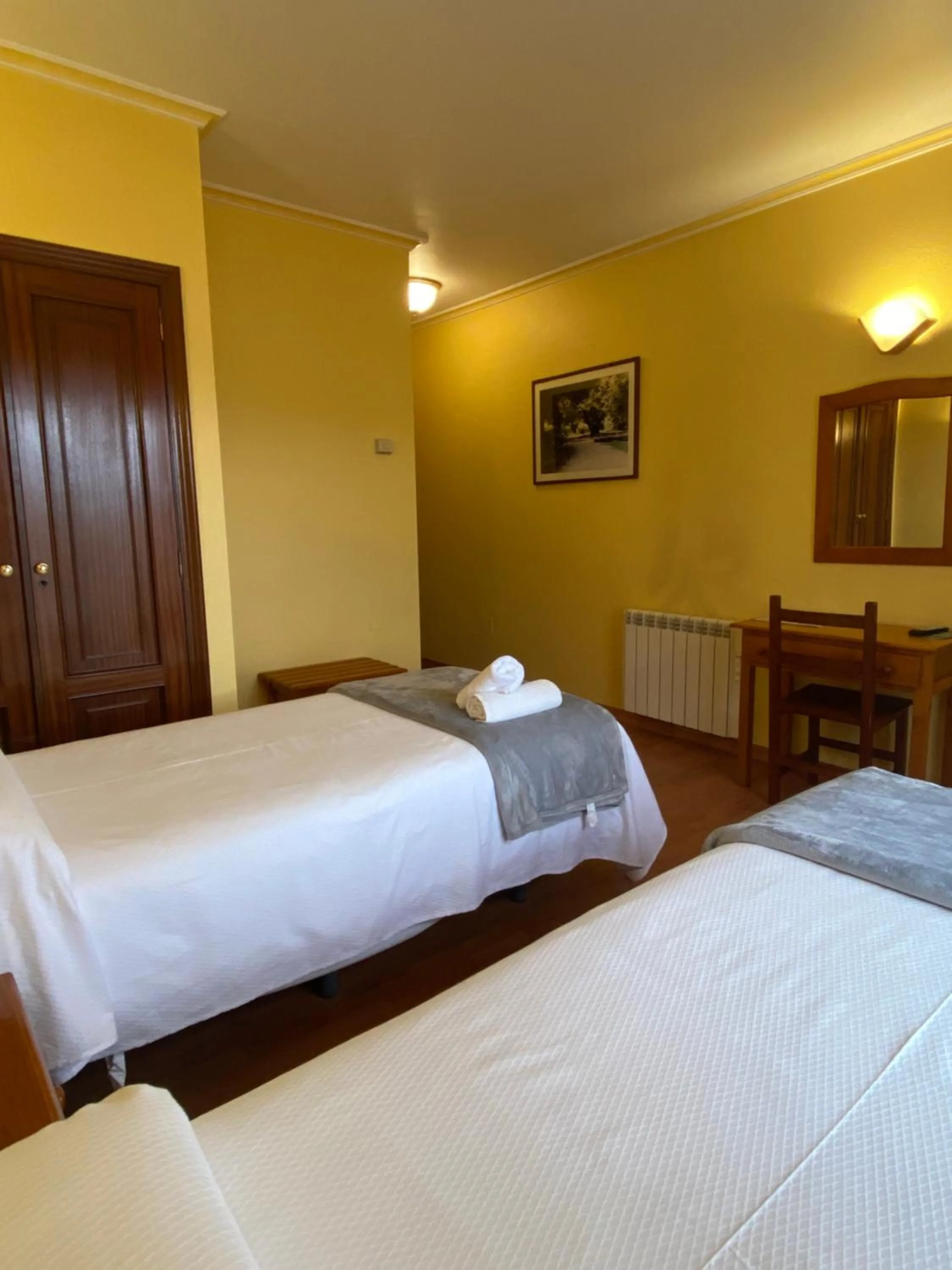 Photo of the whole room, Bed in Hotel Restaurante Isape GBC