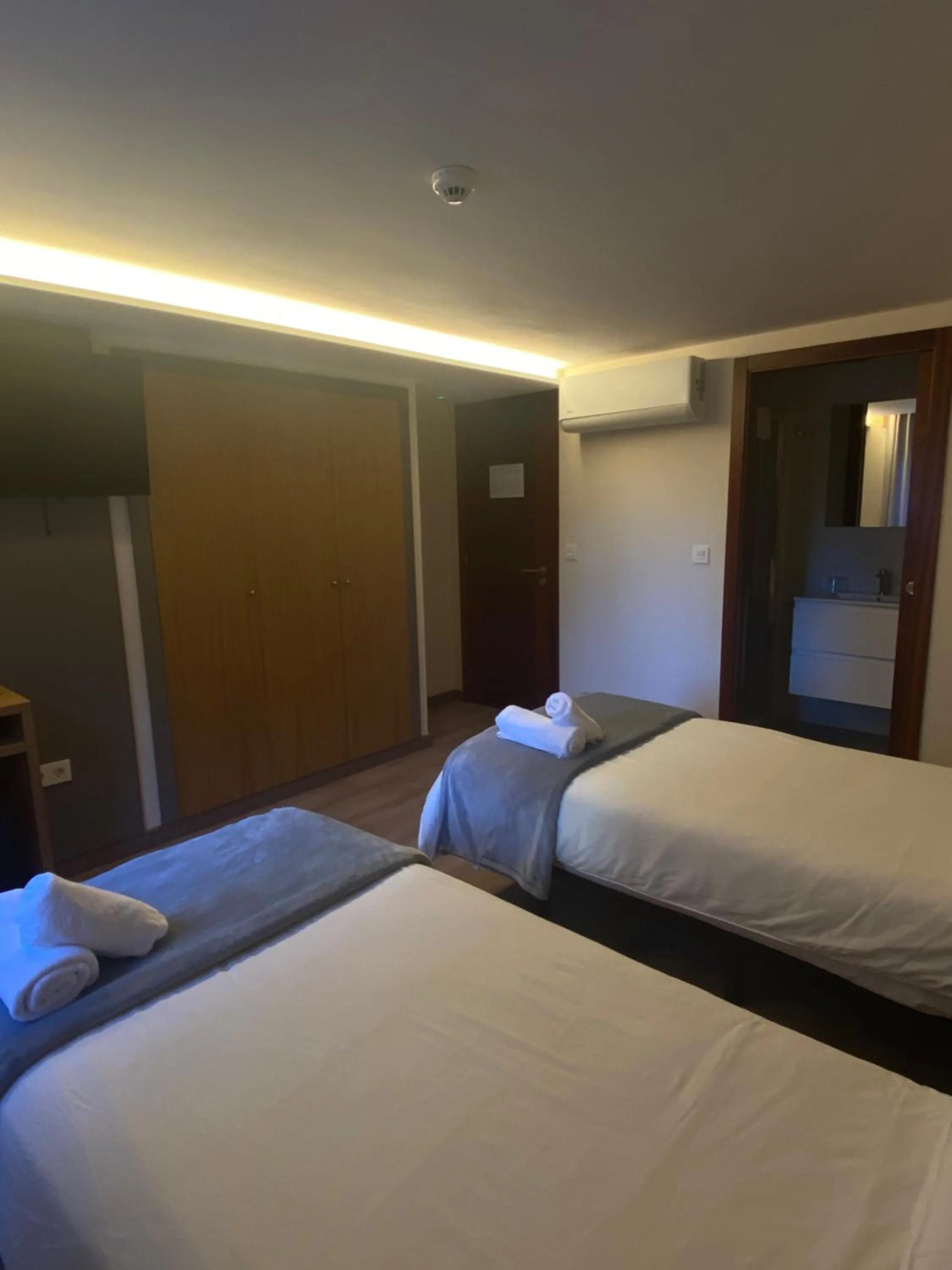 Photo of the whole room, Bed in Hotel Restaurante Isape GBC