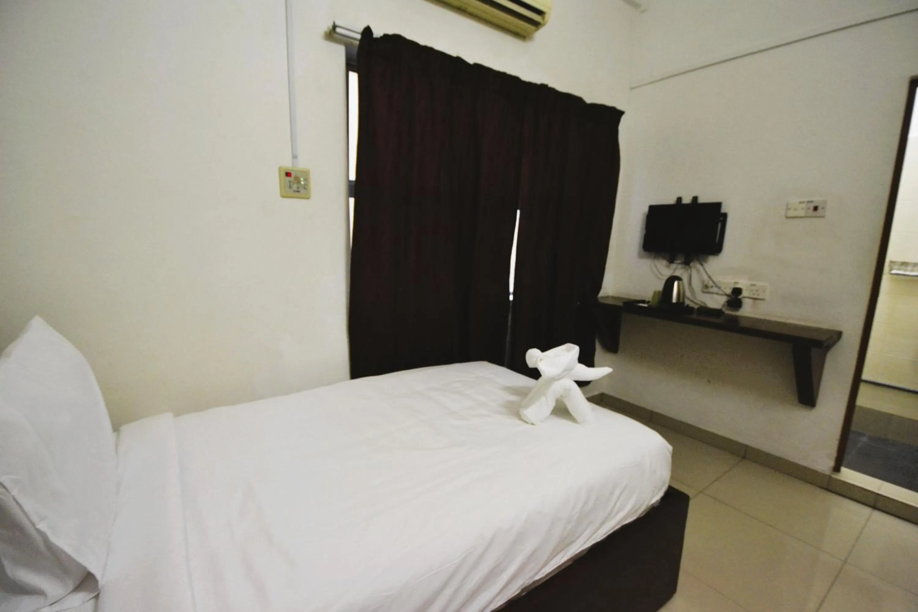 Bedroom, Bed in AZYA Hotel