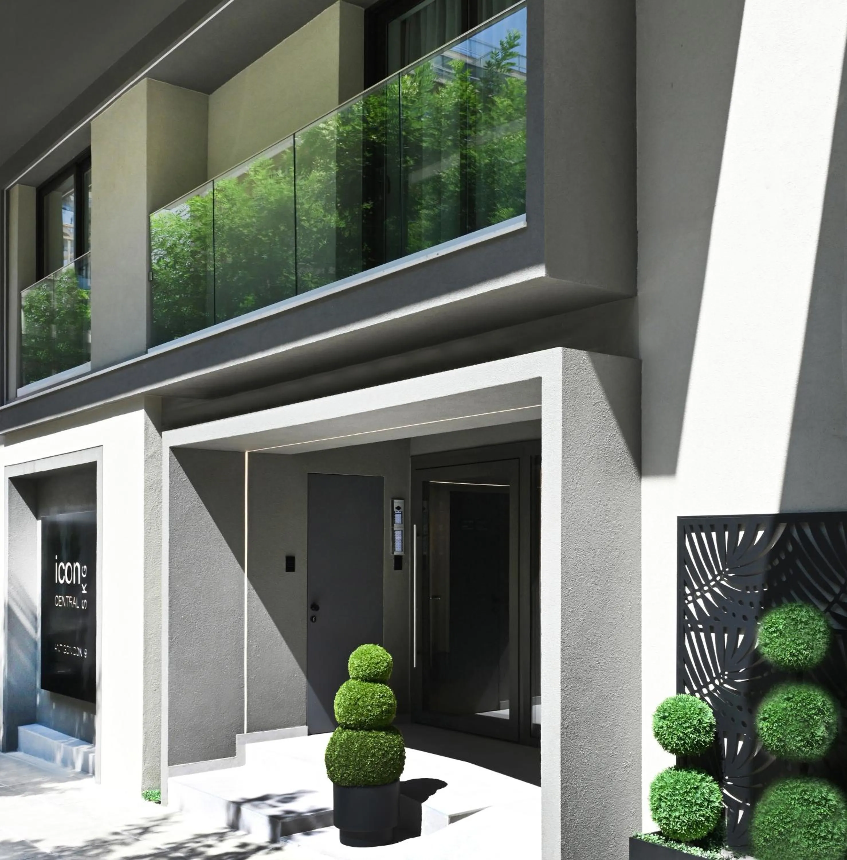 Facade/entrance in Icon Central SKG