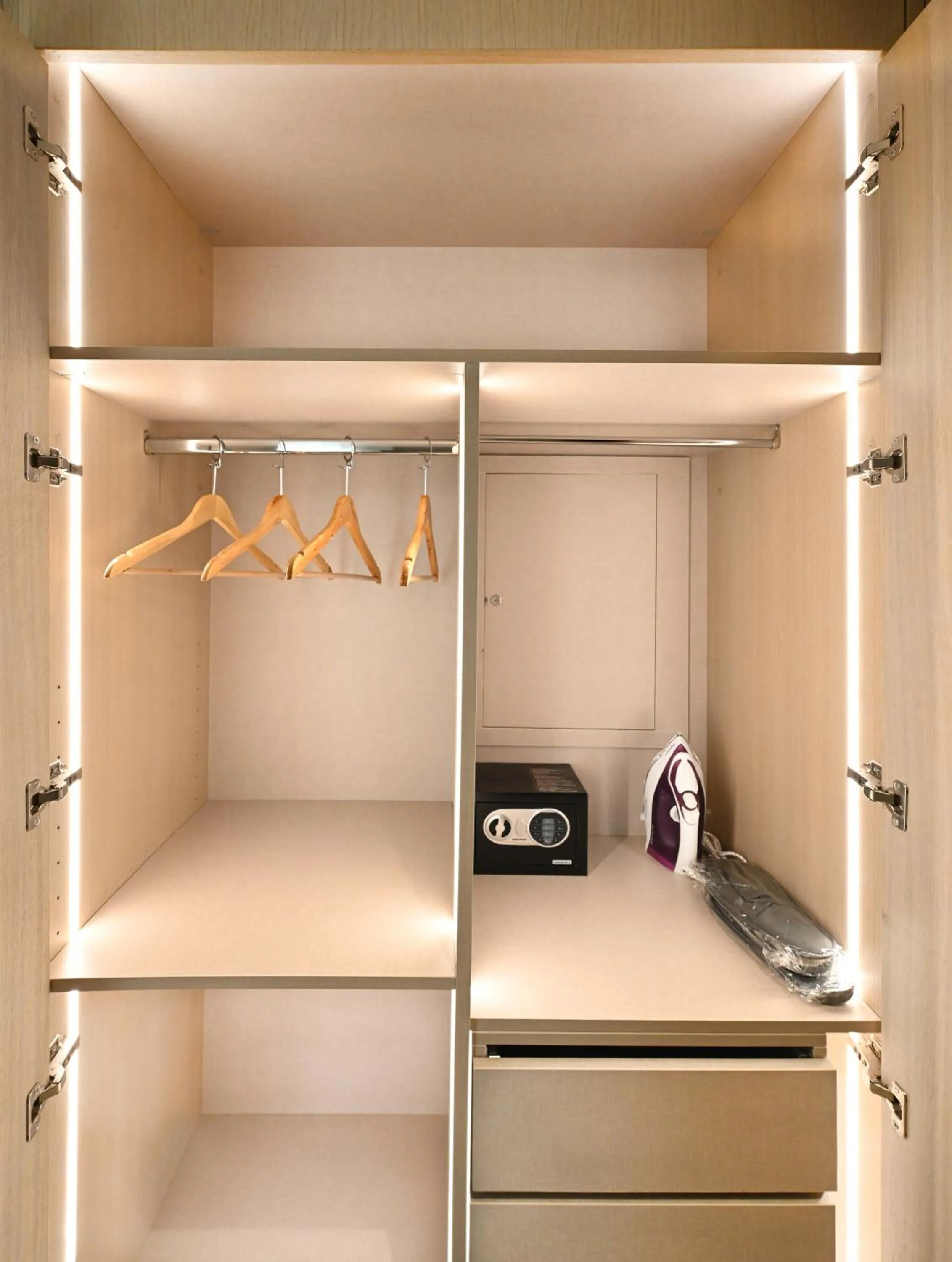 safe in Icon Central SKG