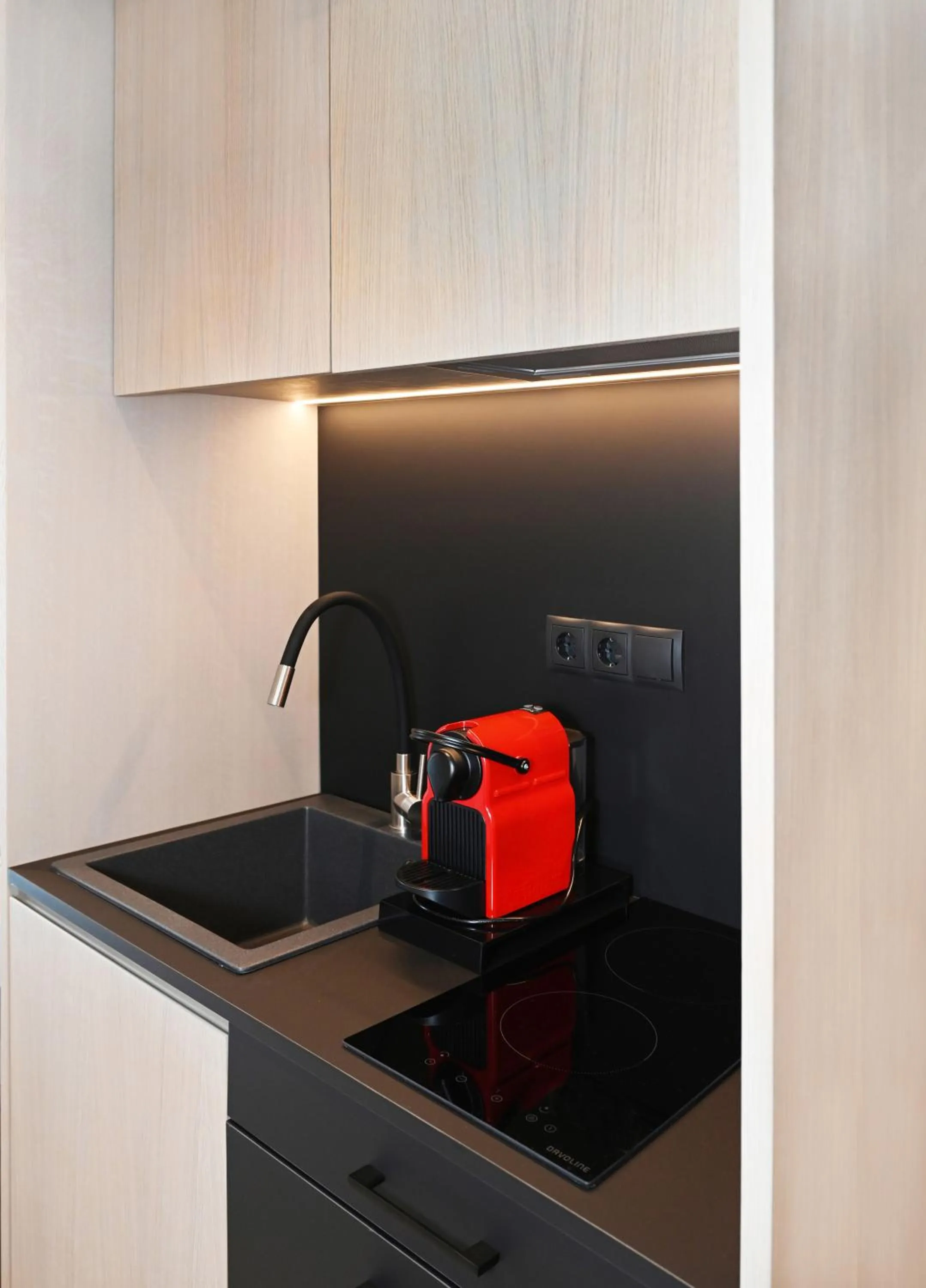 Coffee/tea facilities in Icon Central SKG