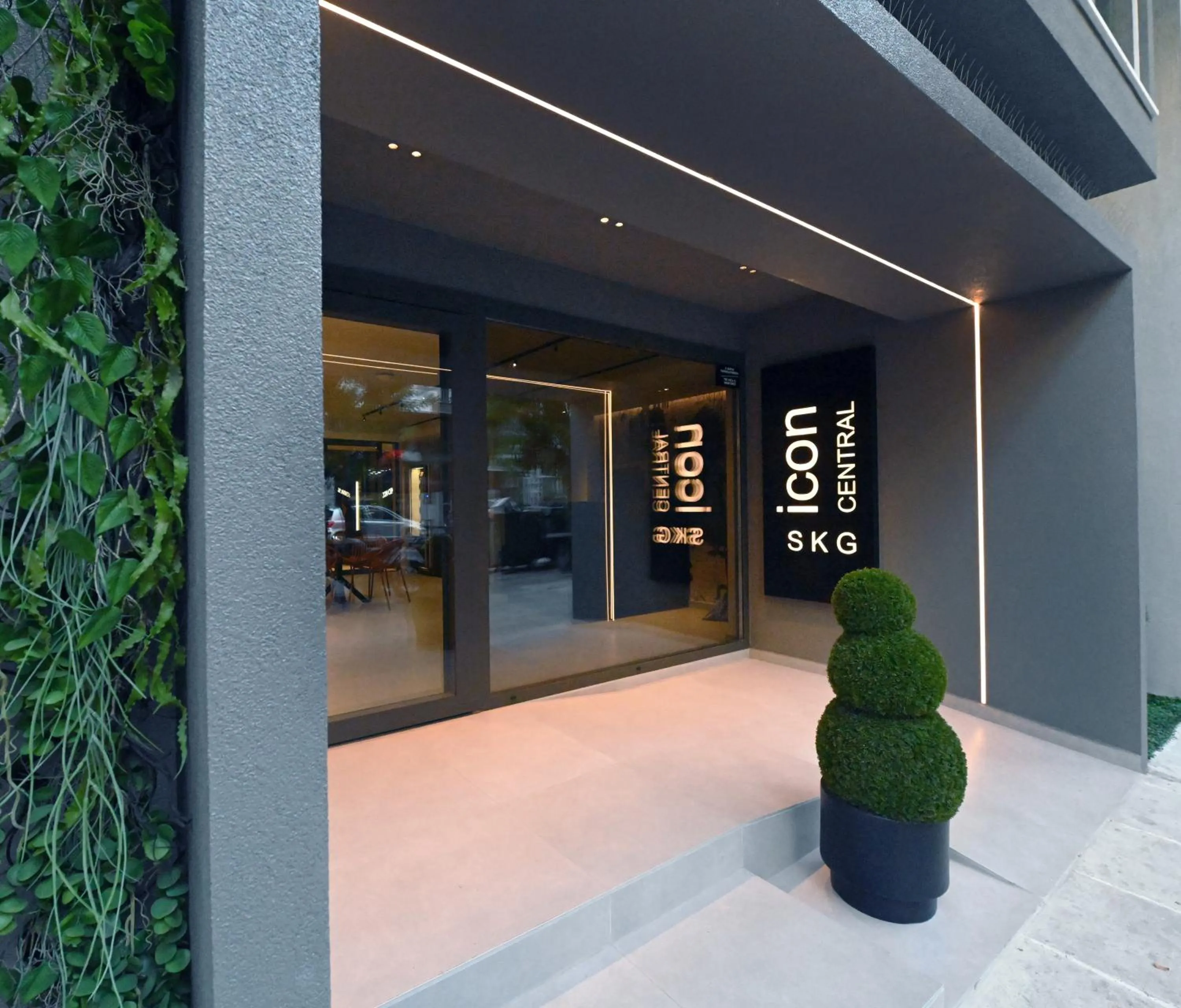 Facade/entrance in Icon Central SKG