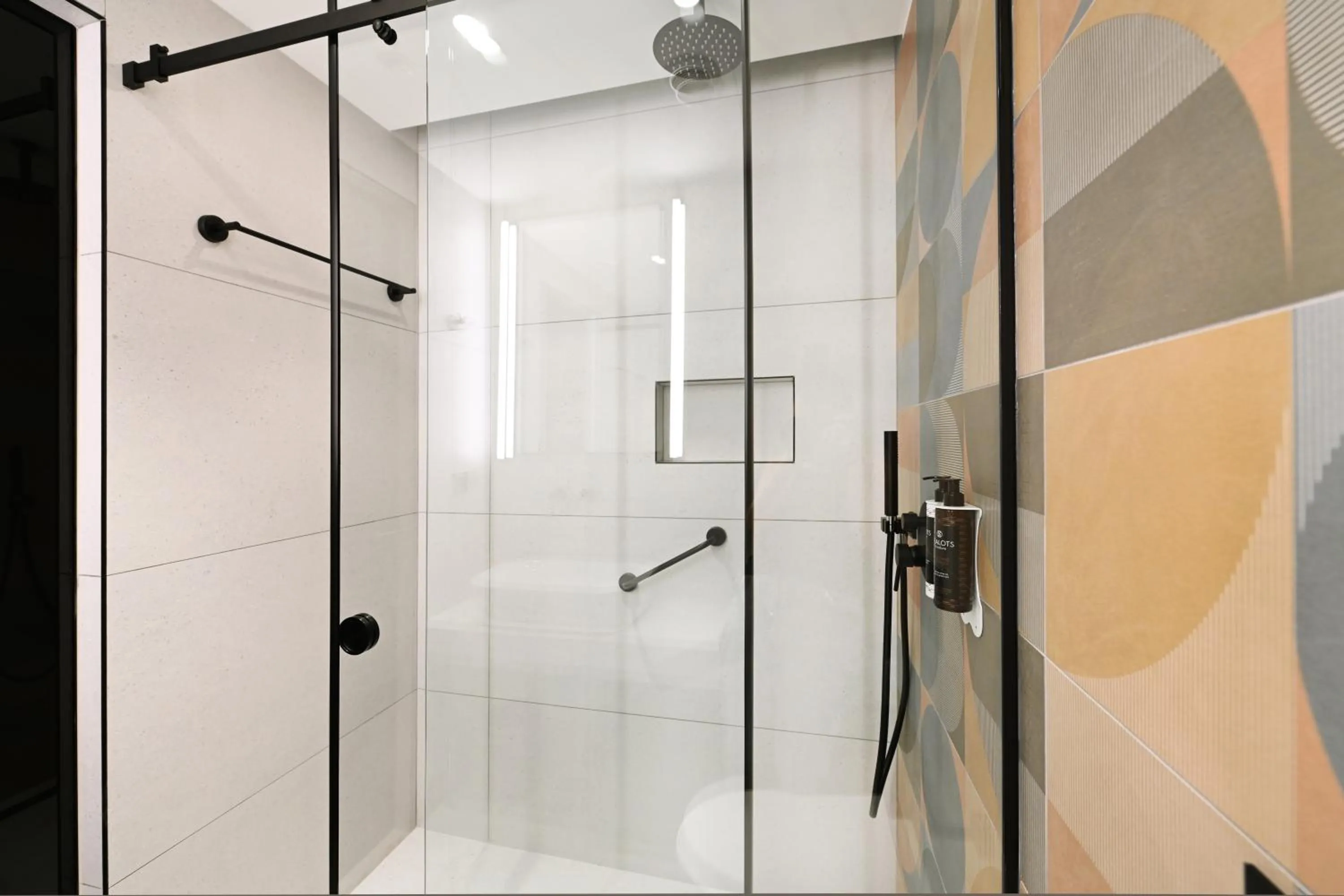 Shower in Icon Central SKG