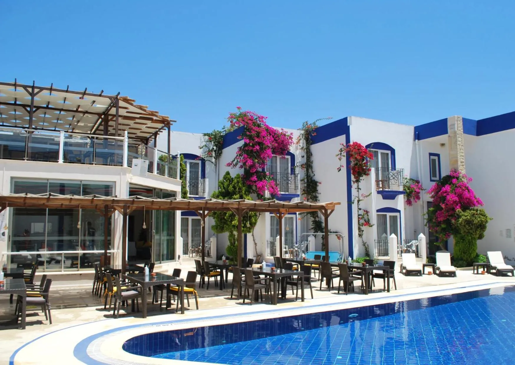 Serpina Hotel