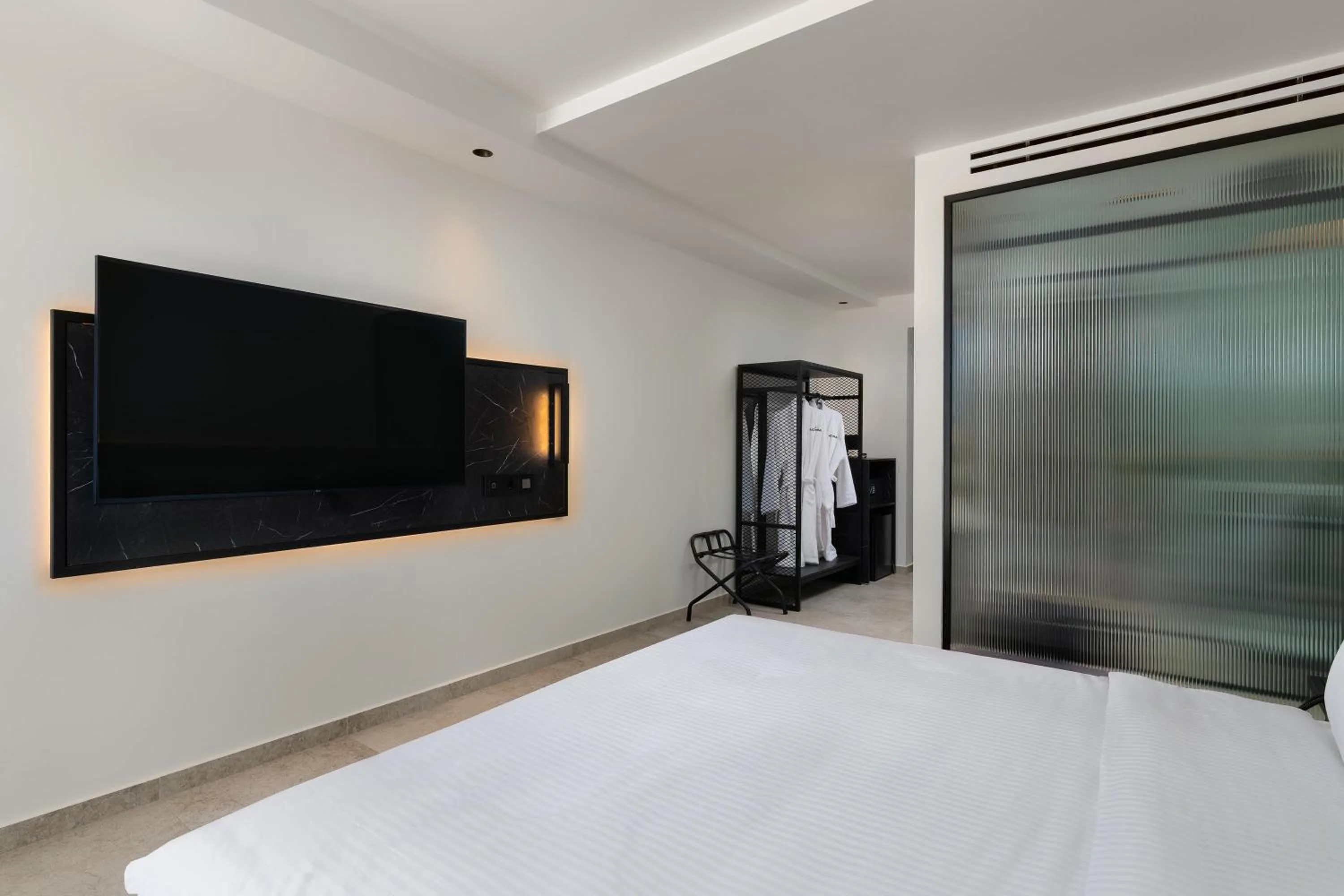 TV and multimedia, Bed in Agkyra Hotel