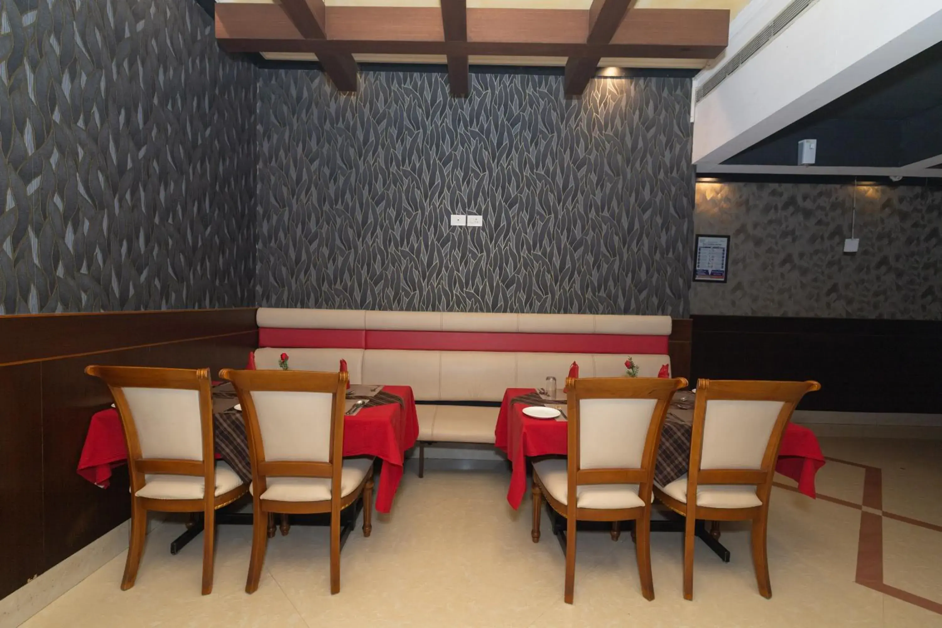 Restaurant/places to eat in Hotel Luciya Palace Restaurant/places to eat in Hotel Luciya Palace