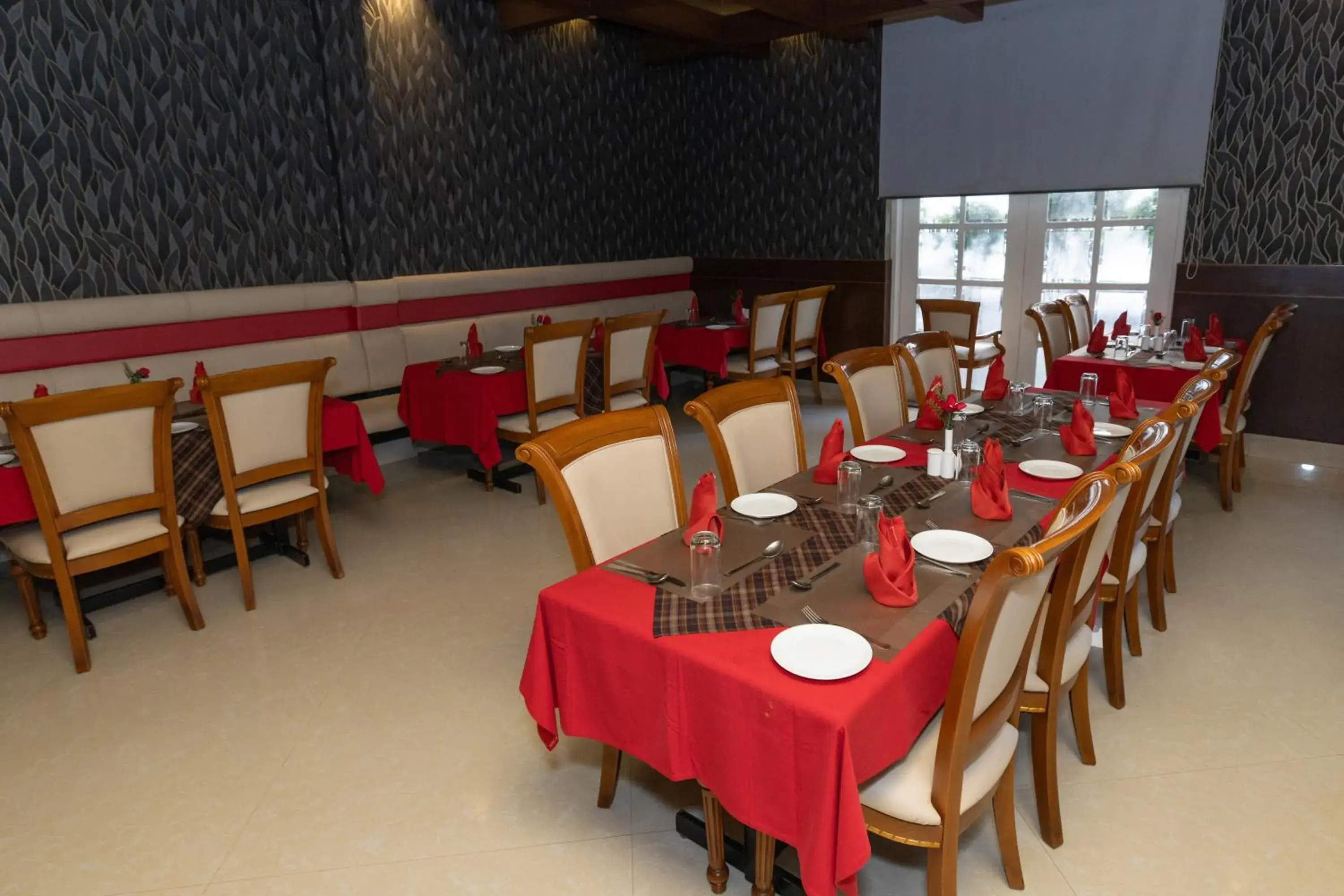 Restaurant/places to eat in Hotel Luciya Palace Restaurant/places to eat in Hotel Luciya Palace