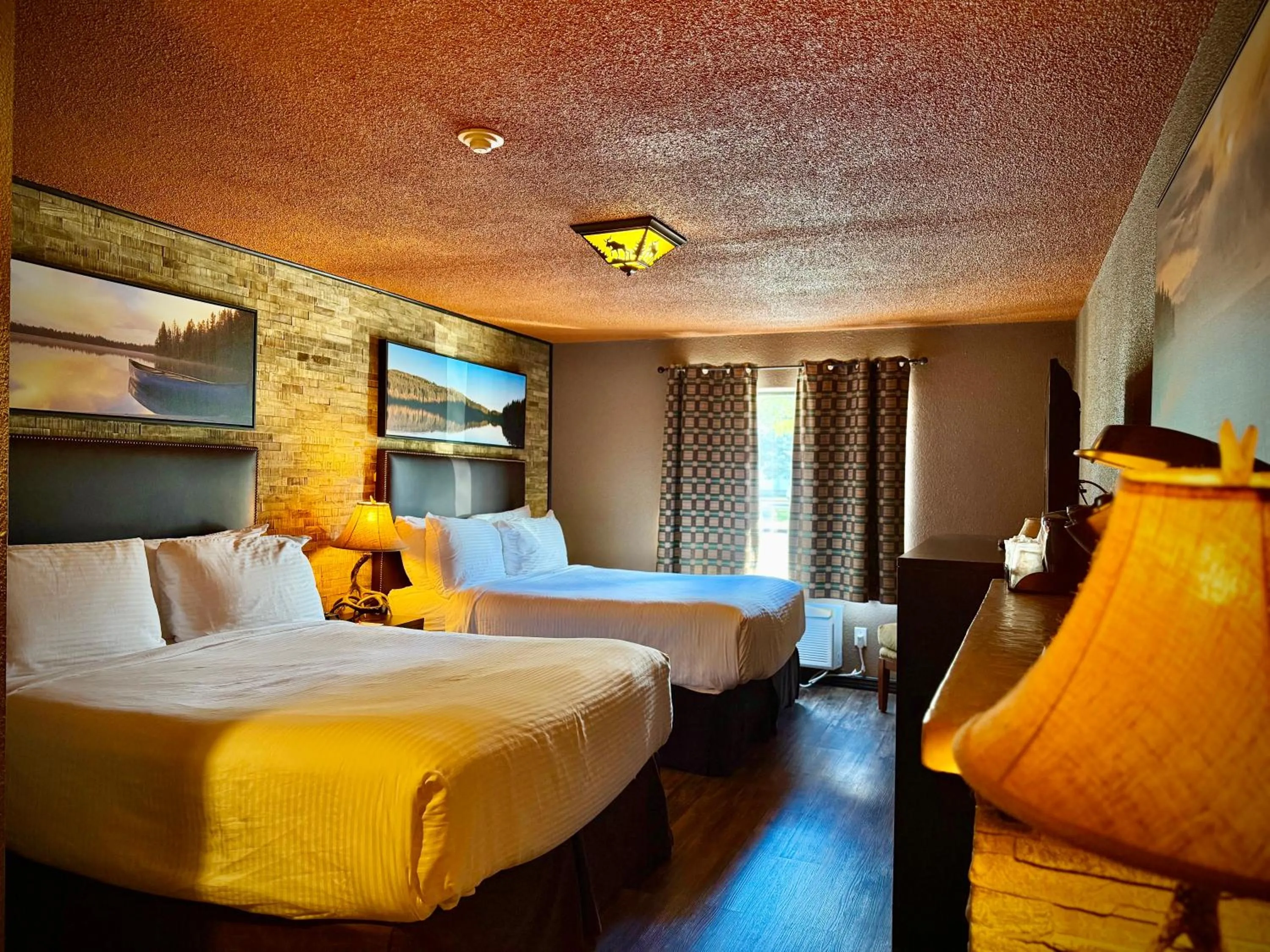 Bed in Quality Inn Fort Frances