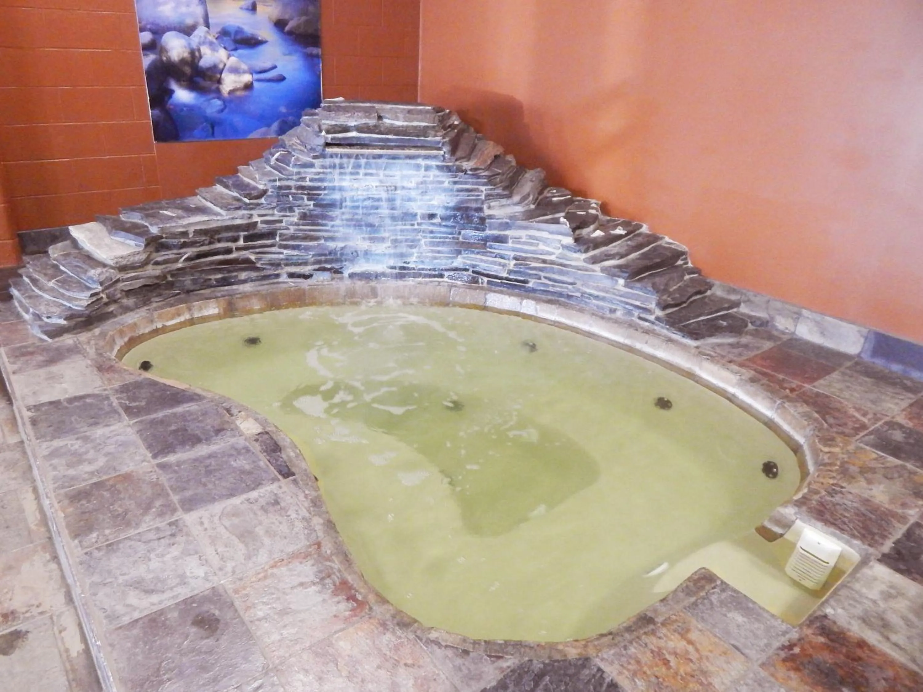 Hot Tub in Quality Inn Fort Frances