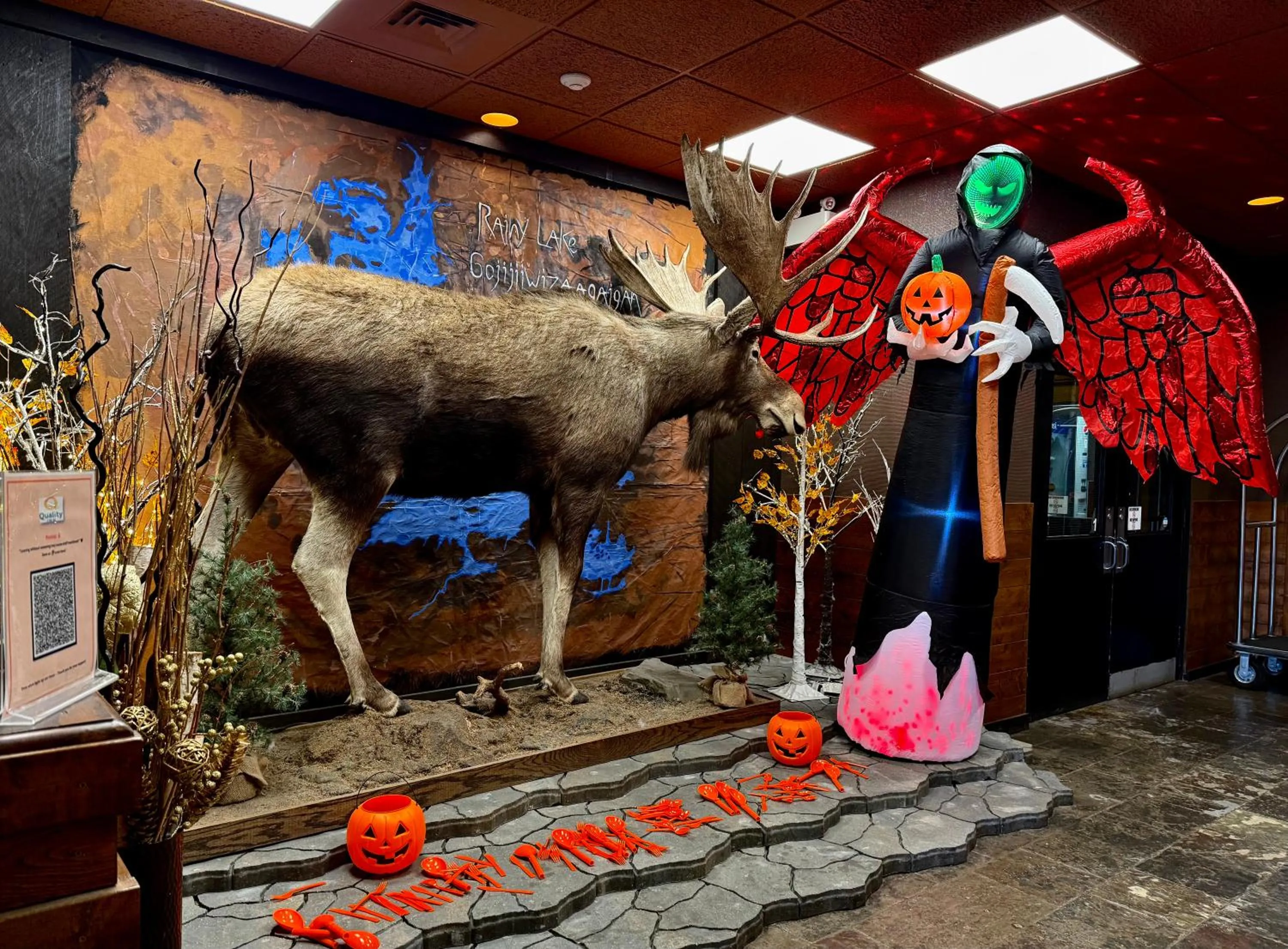 Decorative detail in Quality Inn Fort Frances