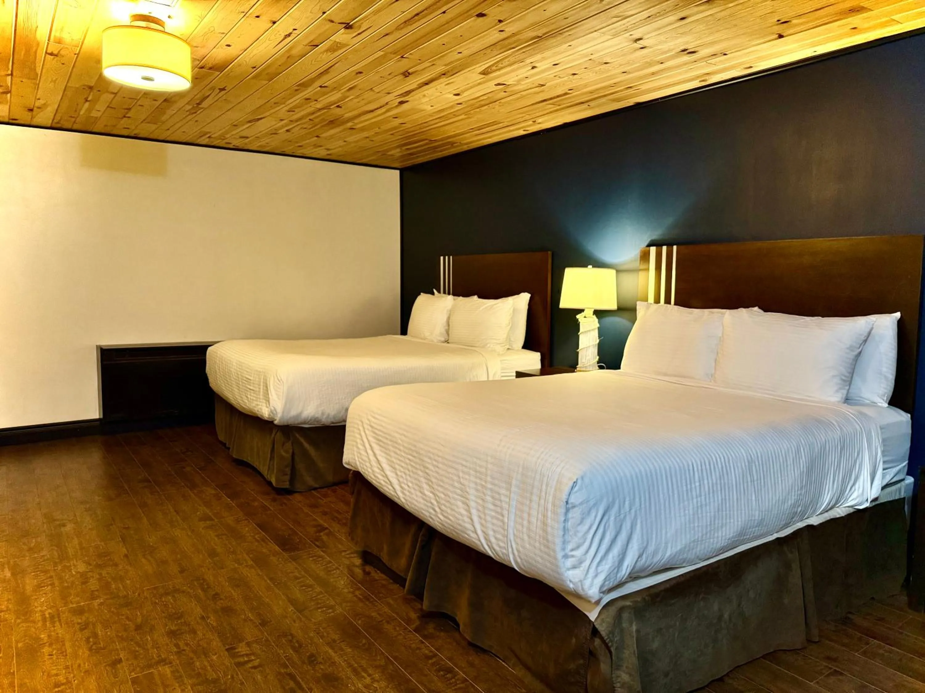 Bed in Quality Inn Fort Frances