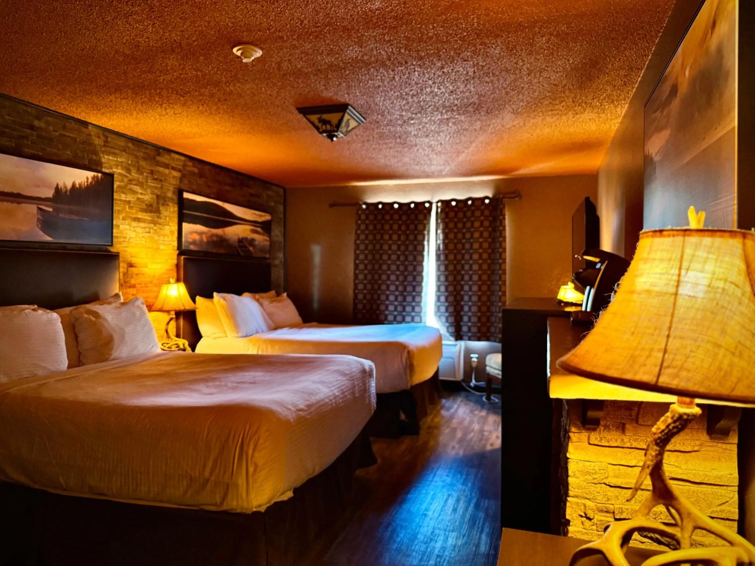 Bed in Quality Inn Fort Frances